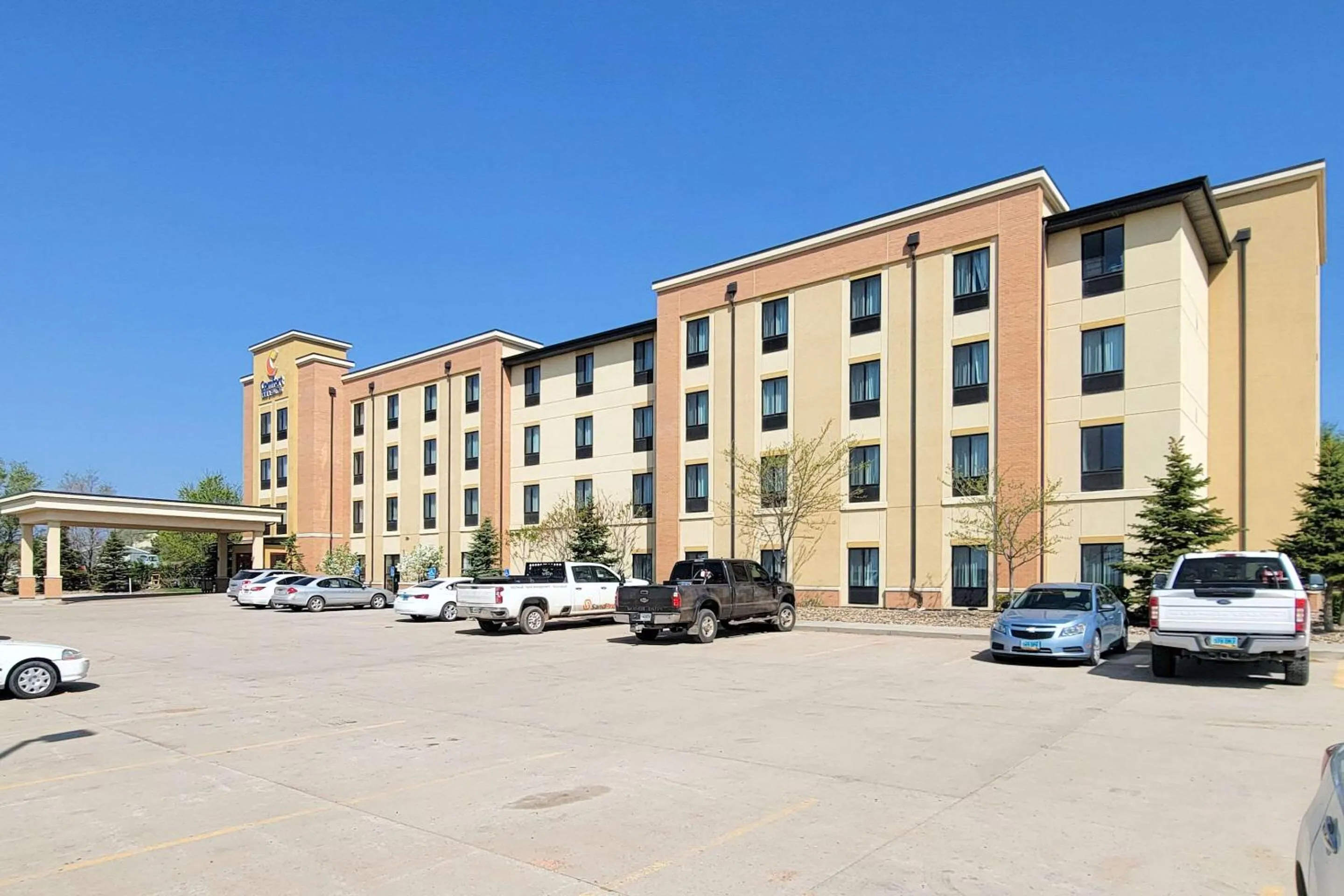 Property building in Comfort Inn & Suites Watford City
