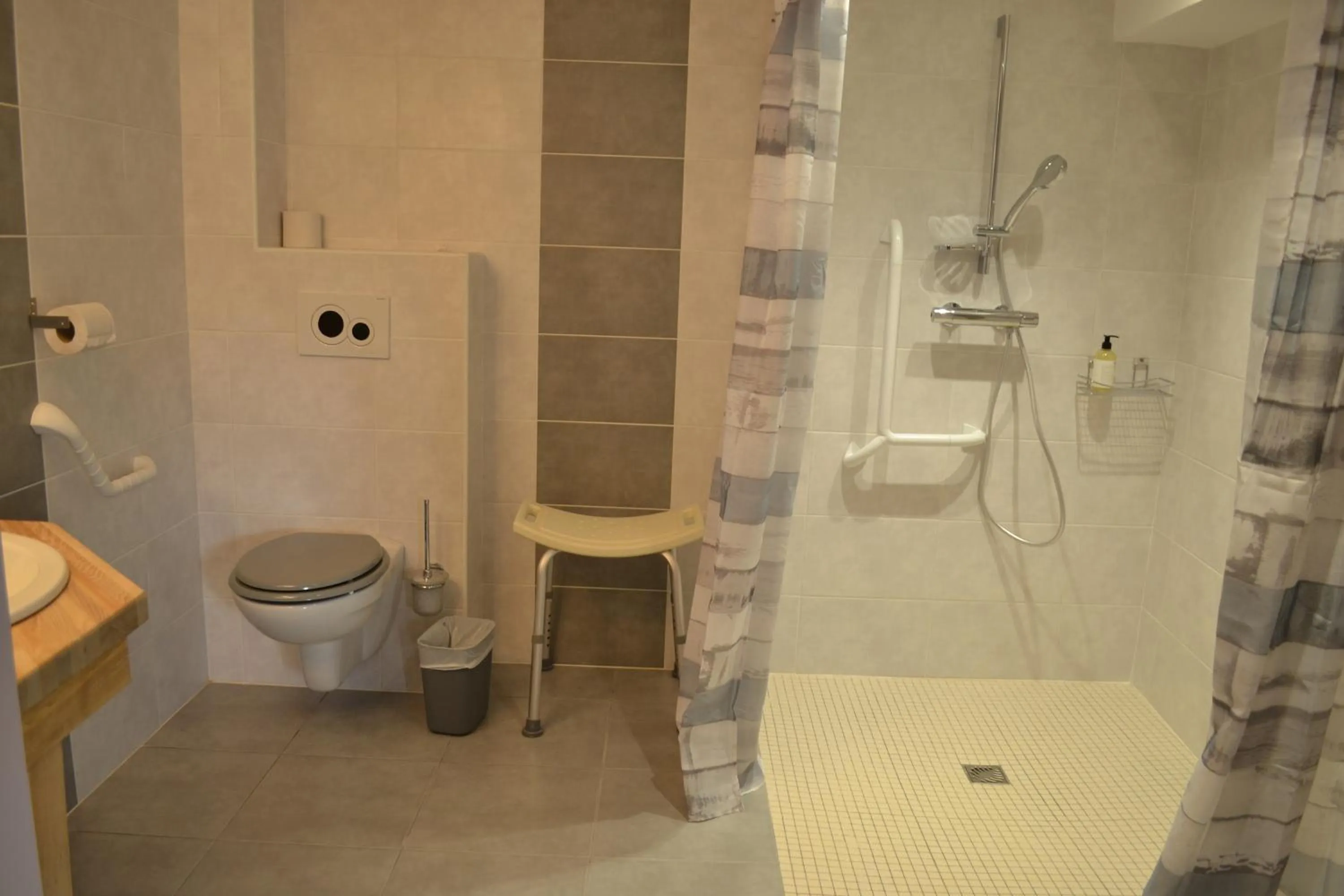 Shower in LES GALAINES