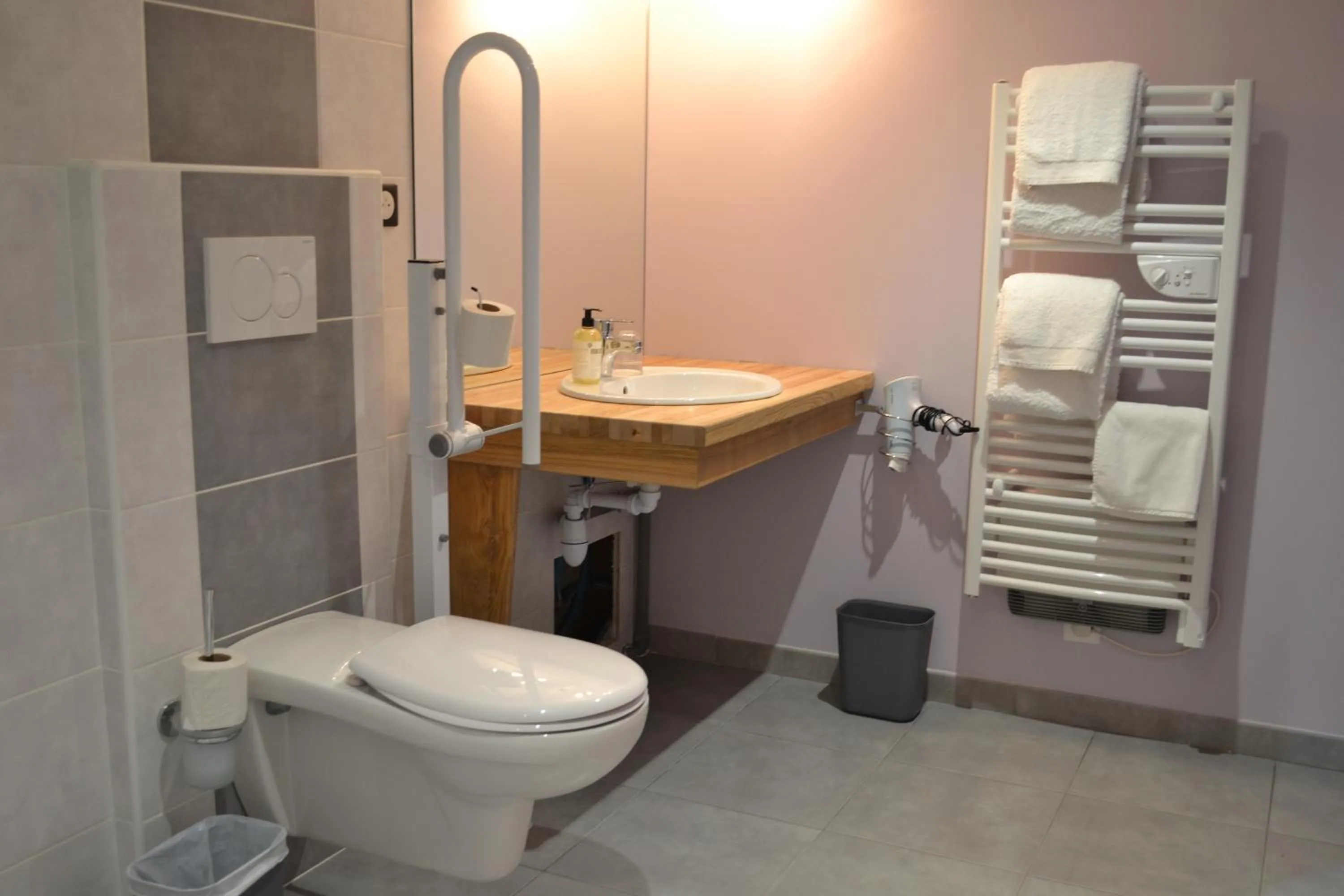 Shower in LES GALAINES