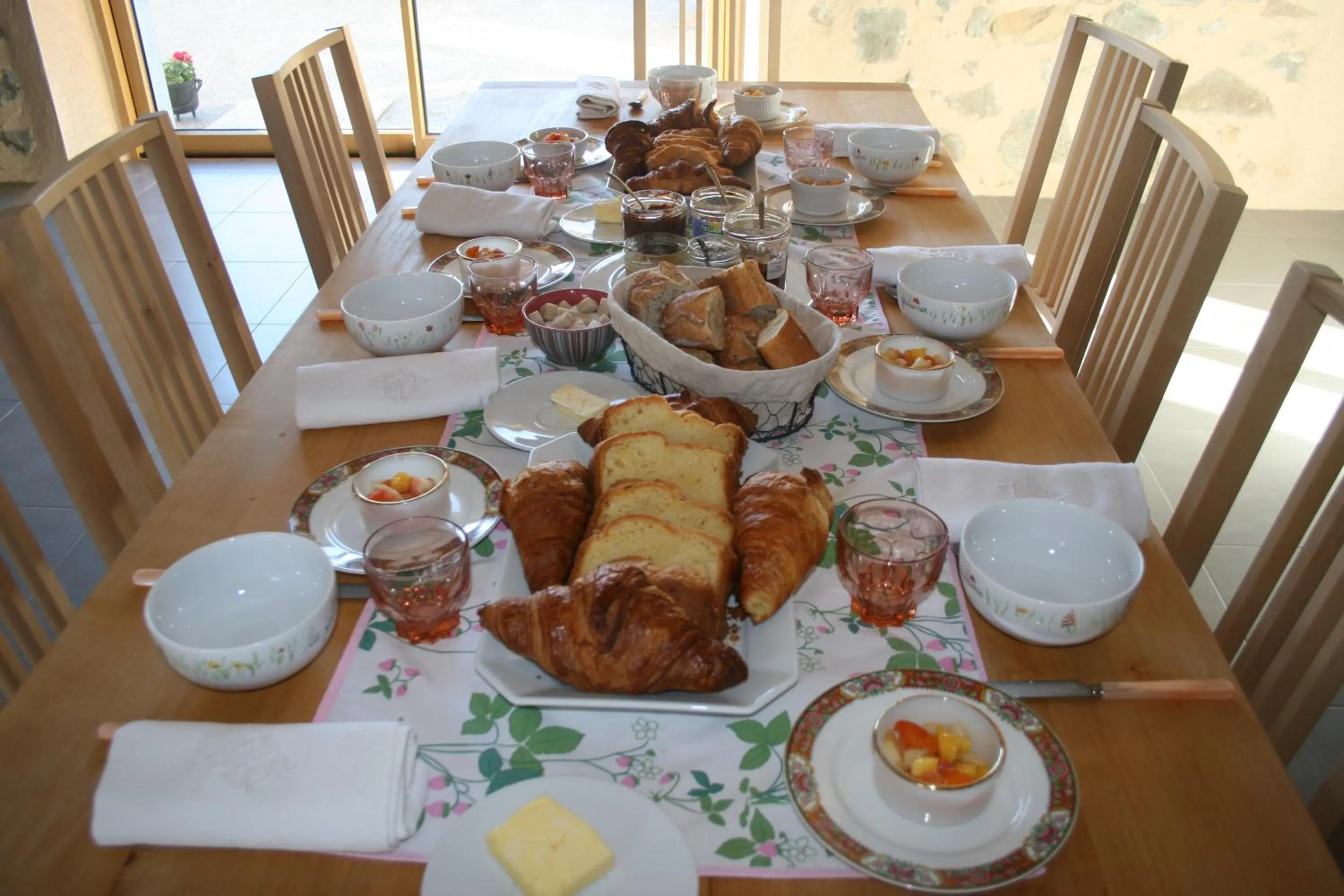 Dining area in LES GALAINES