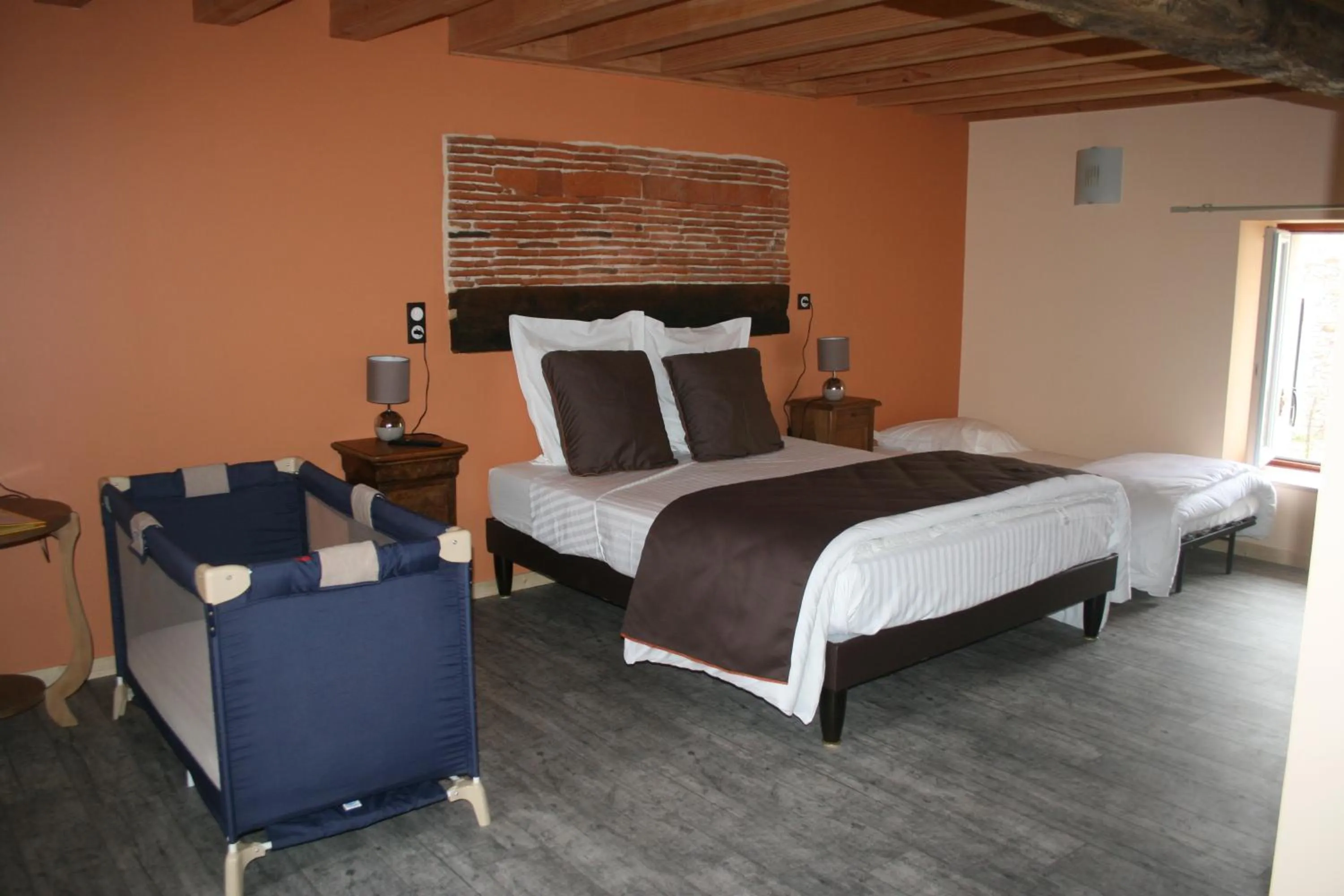 Bedroom, Bed in LES GALAINES