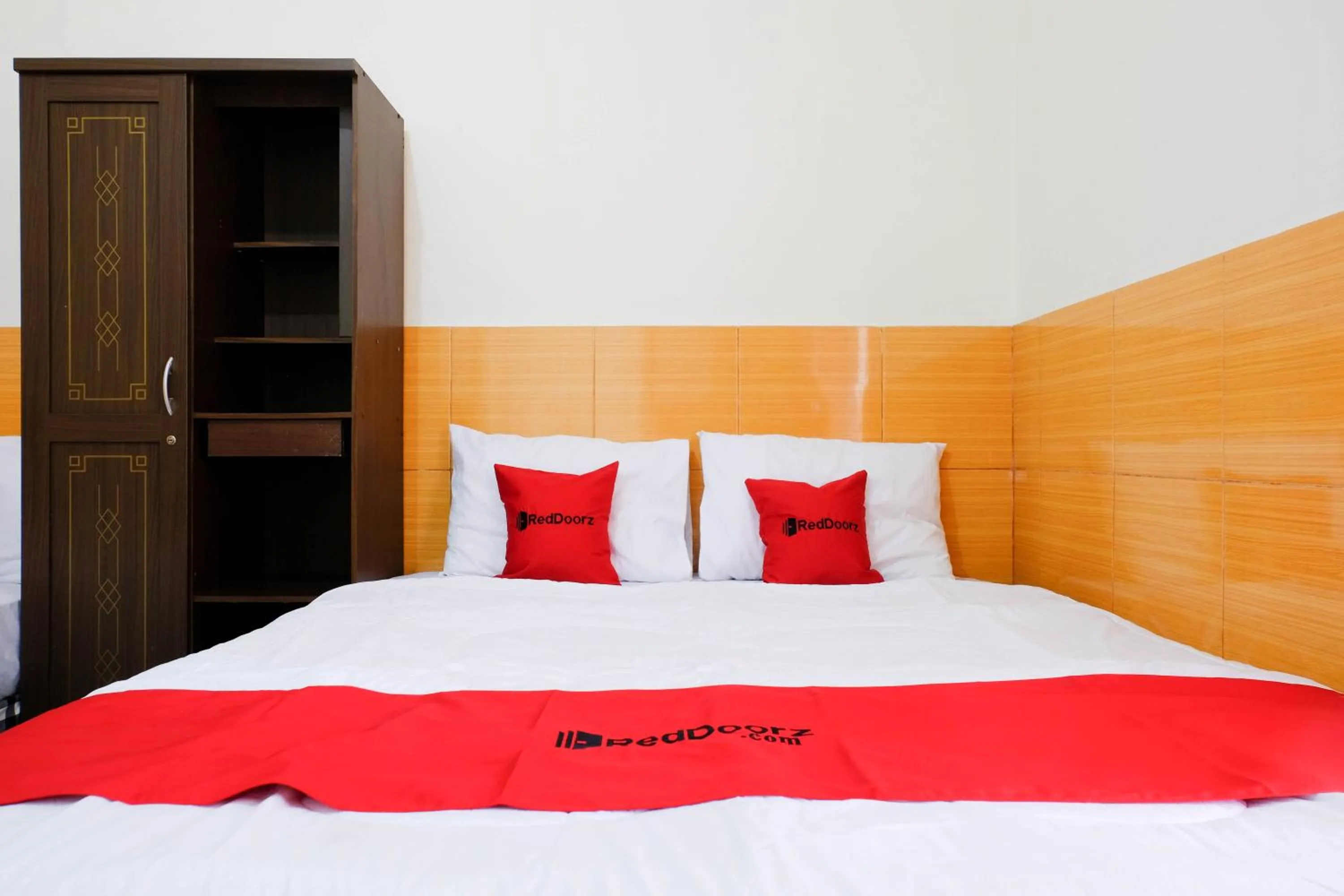 Bedroom, Bed in RedDoorz near STAB Syailendra Kopeng