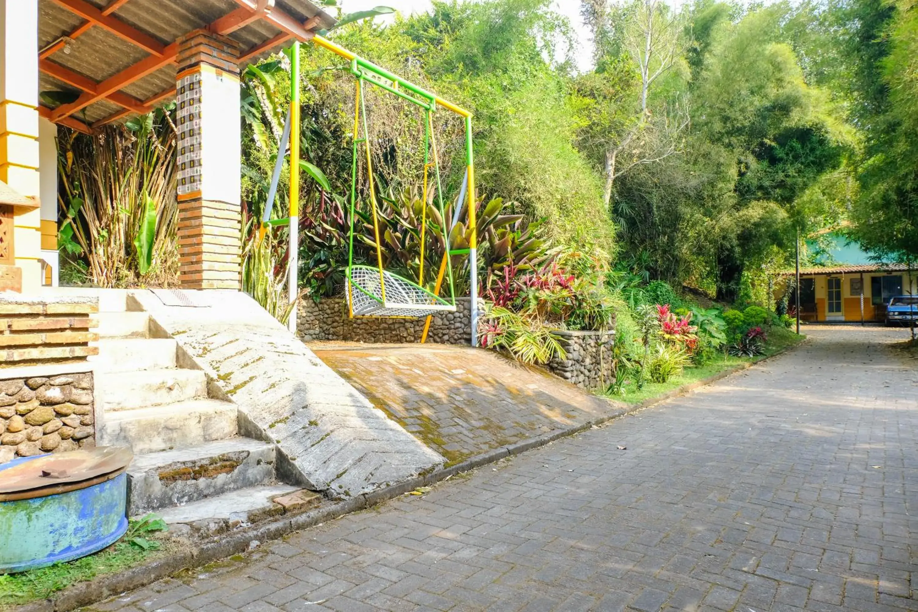 RedDoorz near STAB Syailendra Kopeng RedDoorz near STAB Syailendra Kopeng