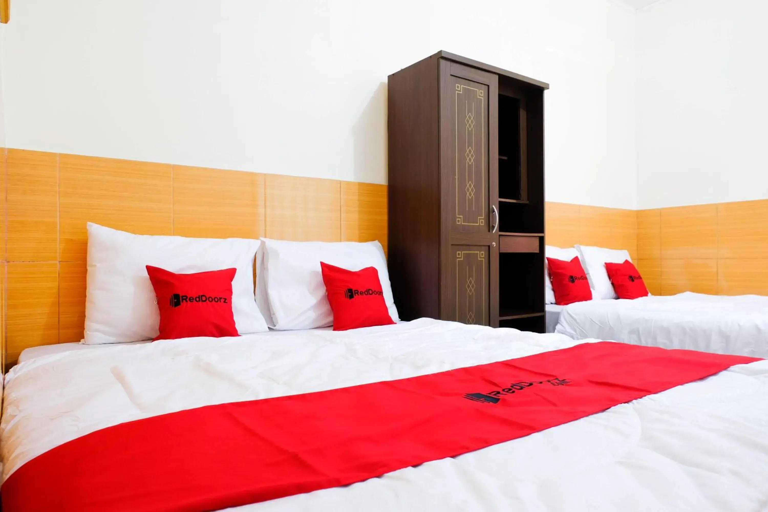 Bedroom, Bed in RedDoorz near STAB Syailendra Kopeng Bedroom, Bed in RedDoorz near STAB Syailendra Kopeng