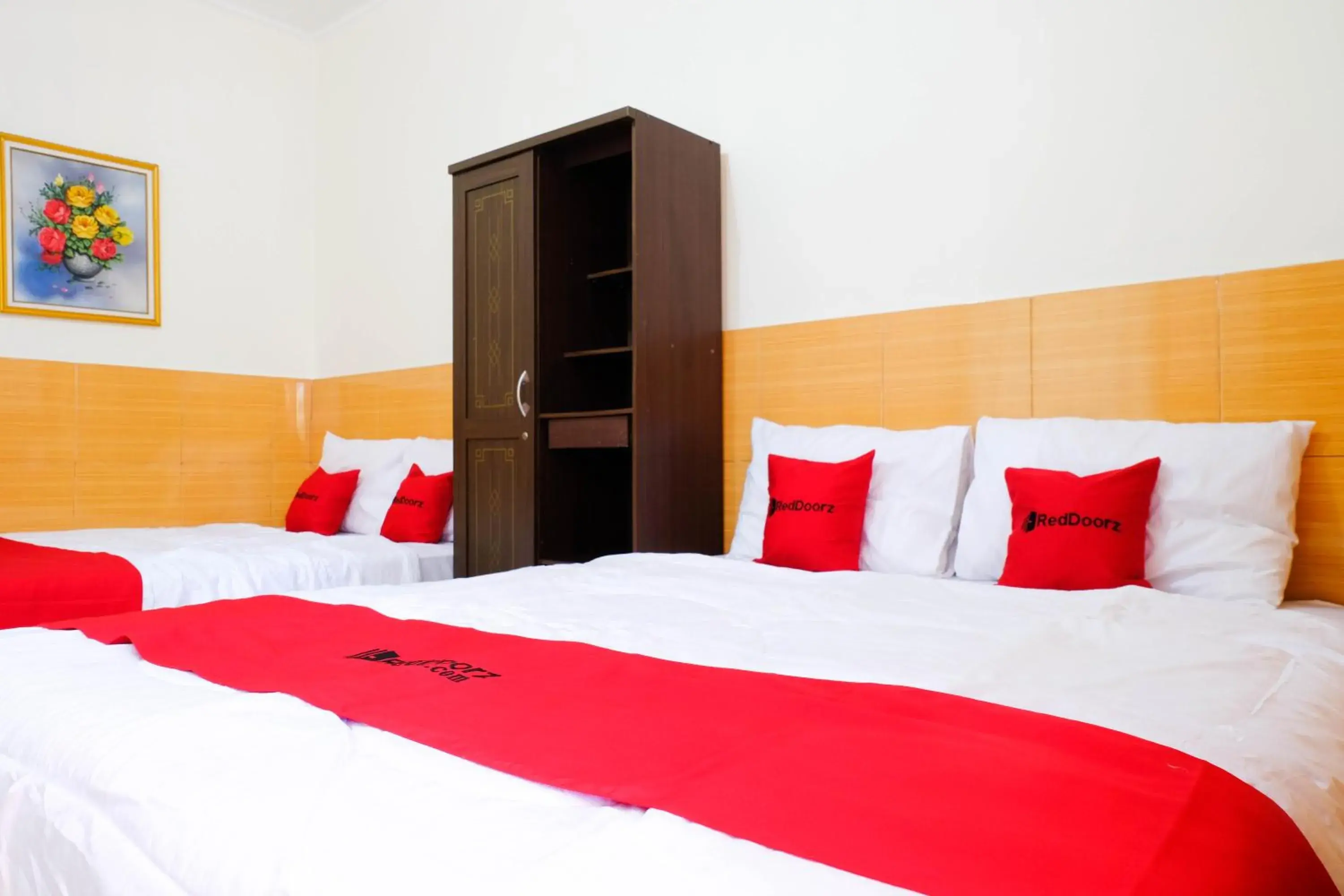 Family Room in RedDoorz near STAB Syailendra Kopeng Family Room in RedDoorz near STAB Syailendra Kopeng