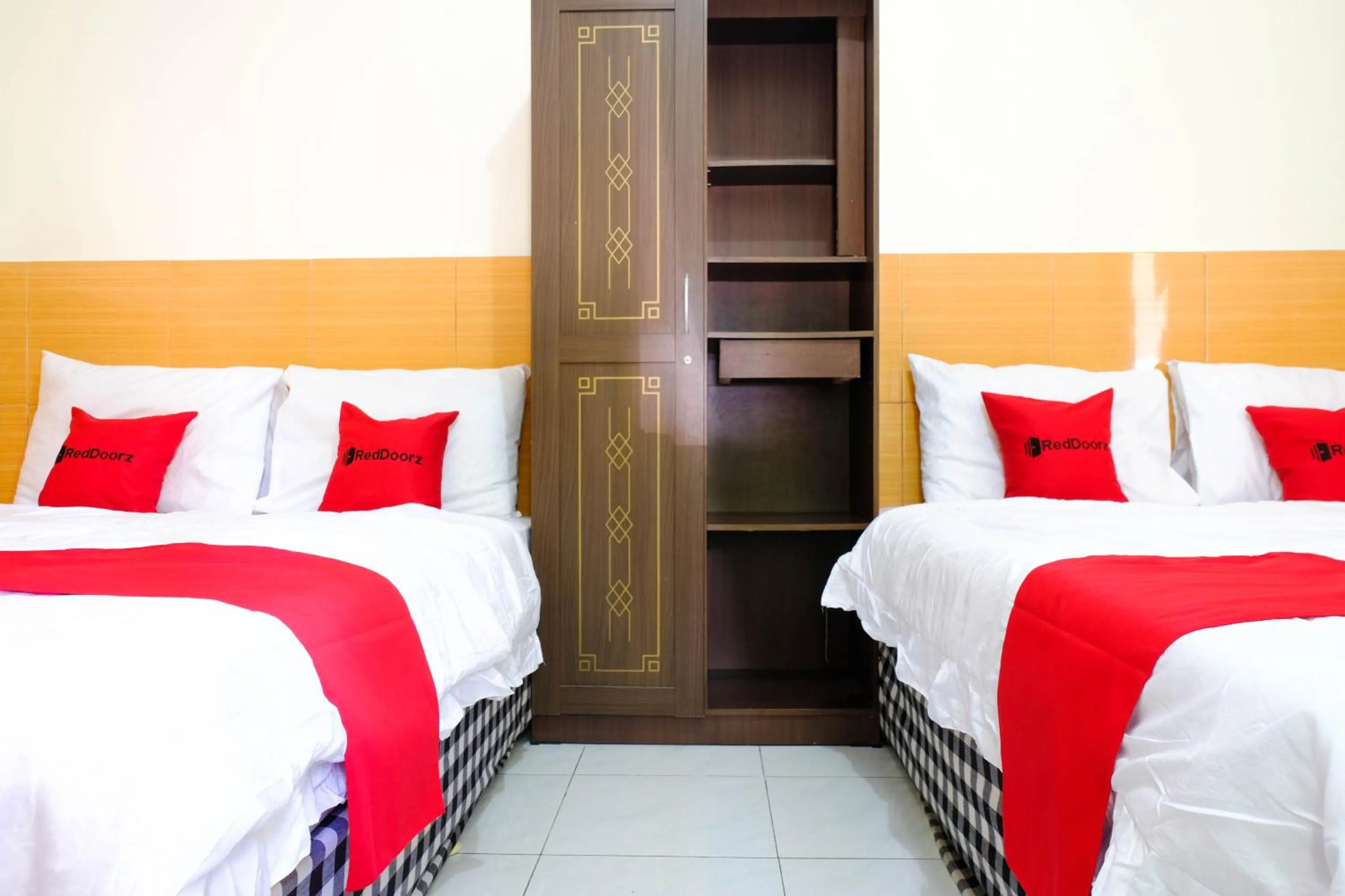 Bedroom, Bed in RedDoorz near STAB Syailendra Kopeng