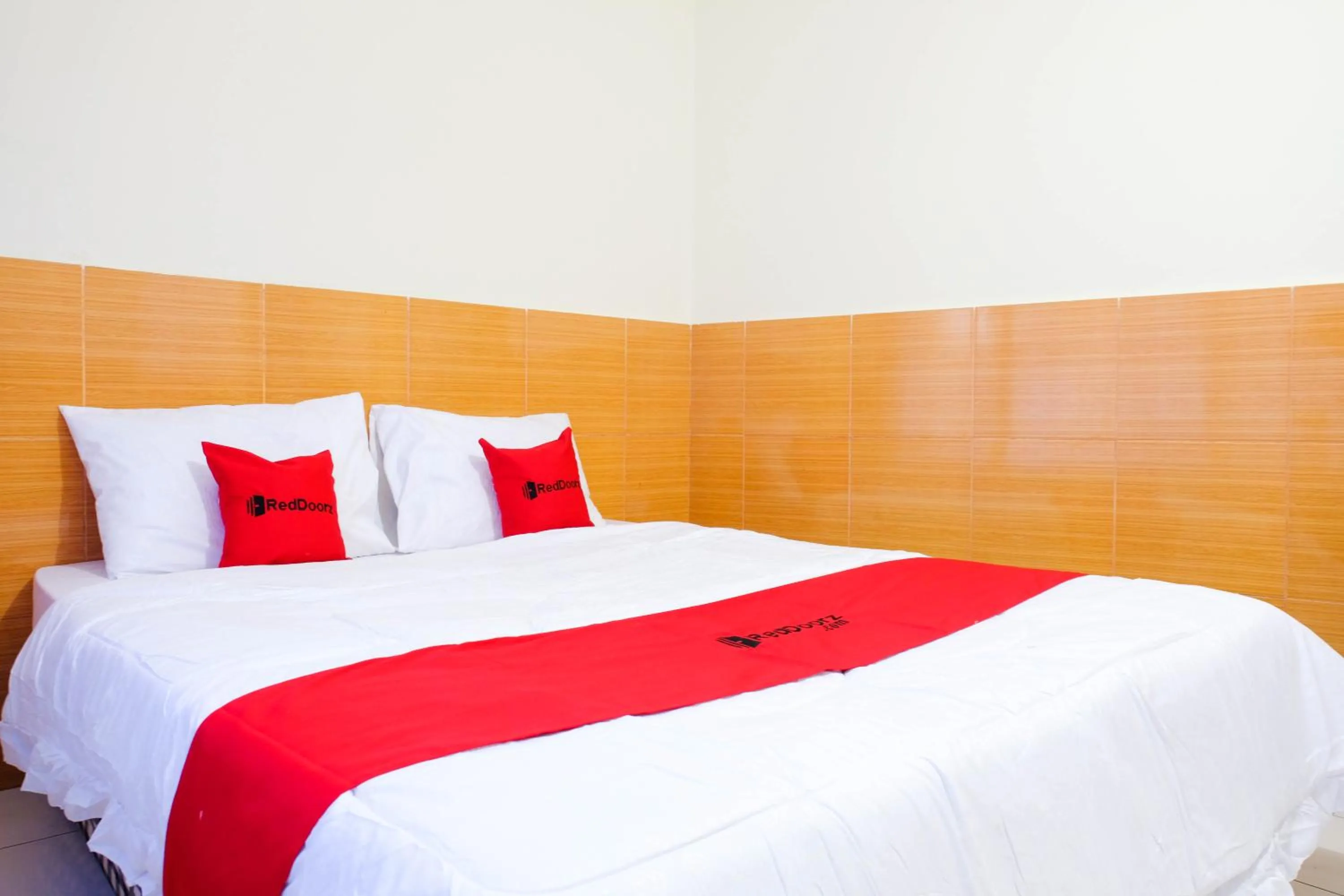 Bedroom, Bed in RedDoorz near STAB Syailendra Kopeng