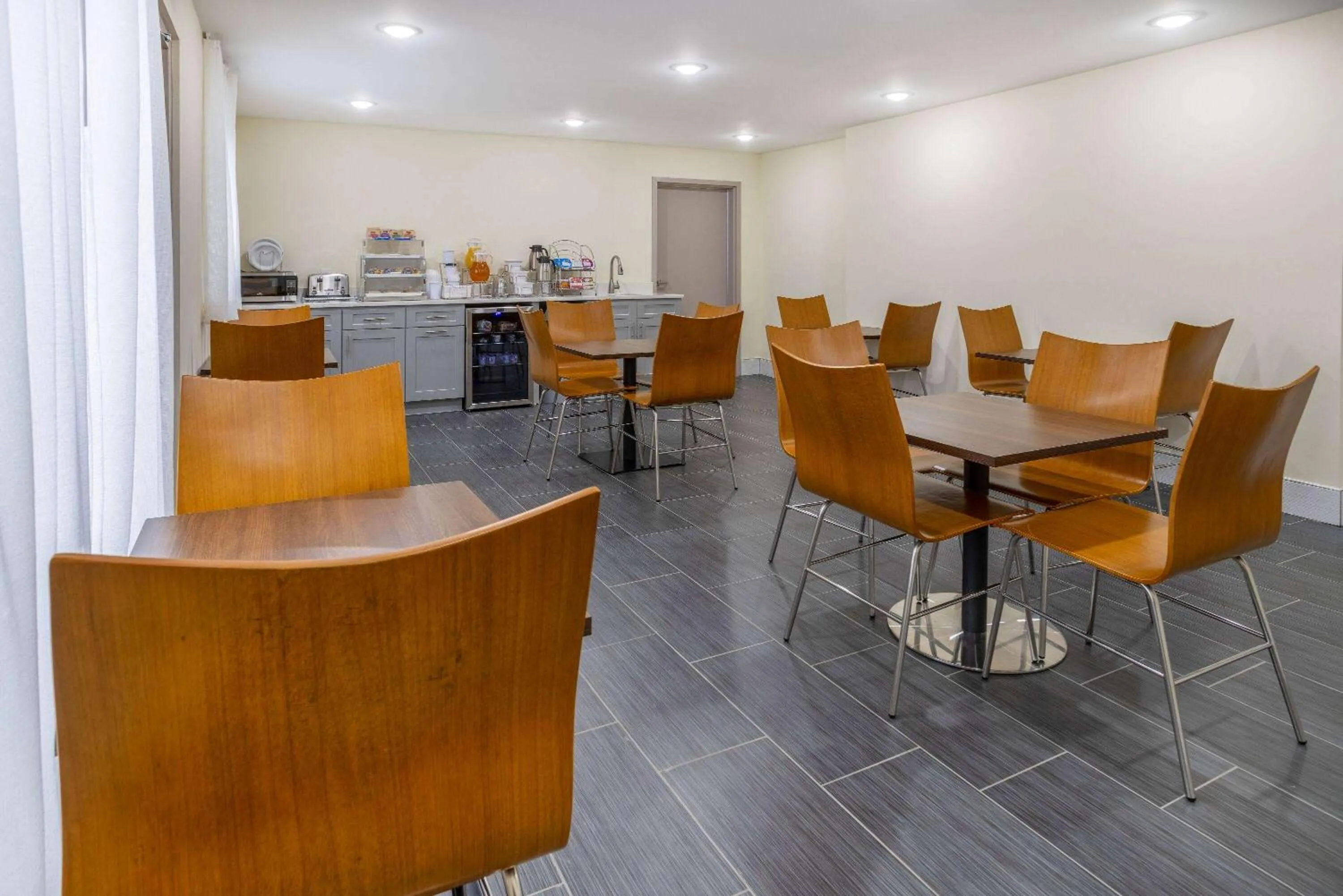 Breakfast in Days Inn by Wyndham Grayson