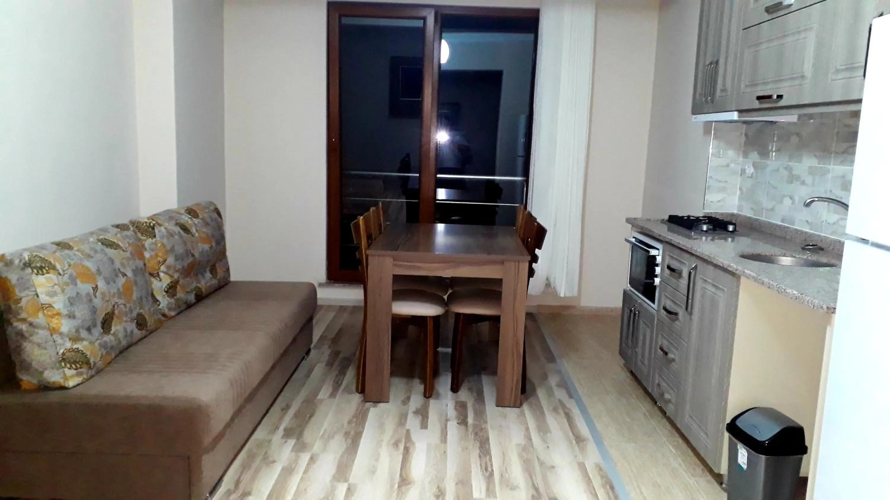 Kitchen or kitchenette in Erdem Apart Otel