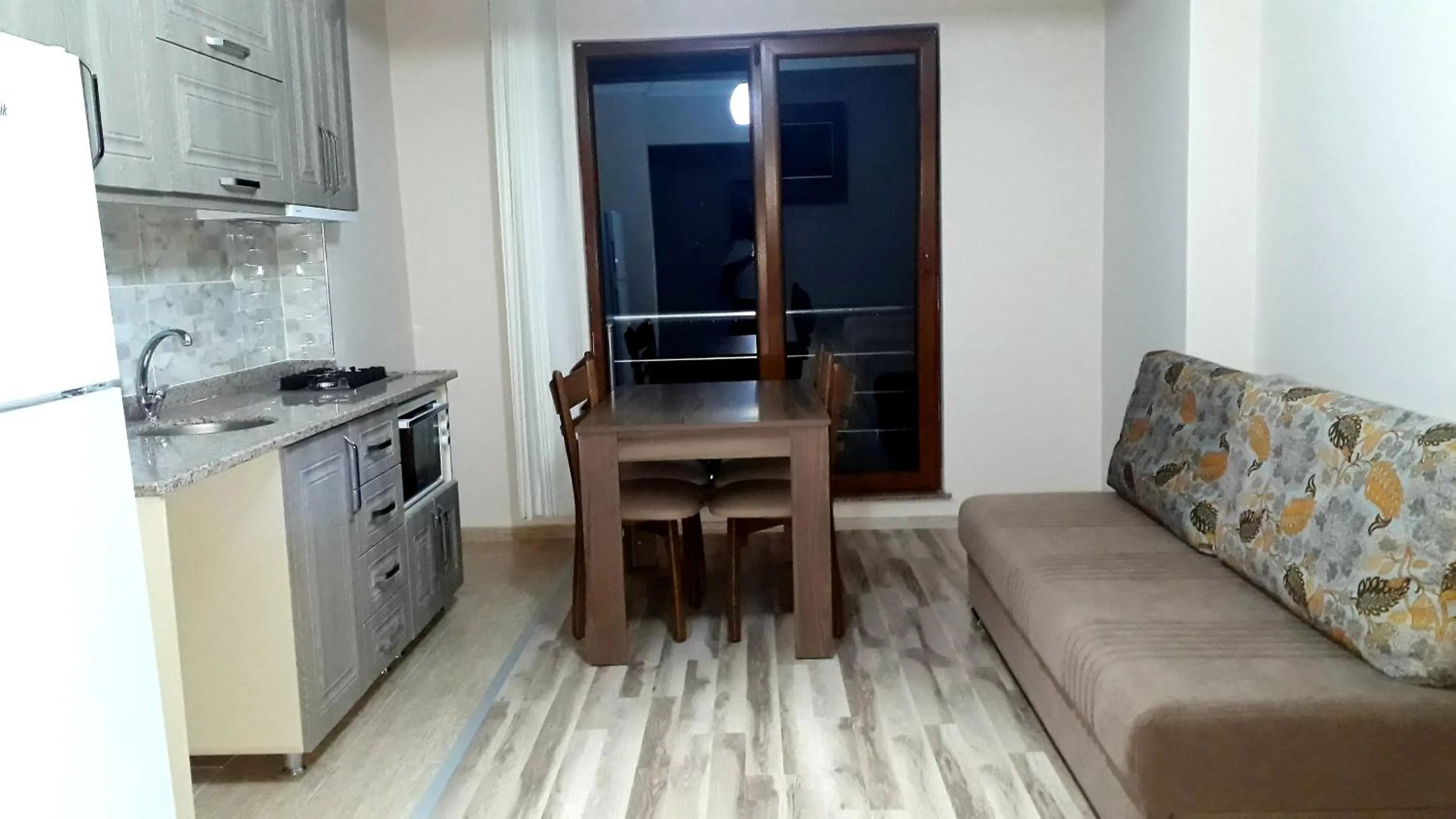 Kitchen or kitchenette in Erdem Apart Otel