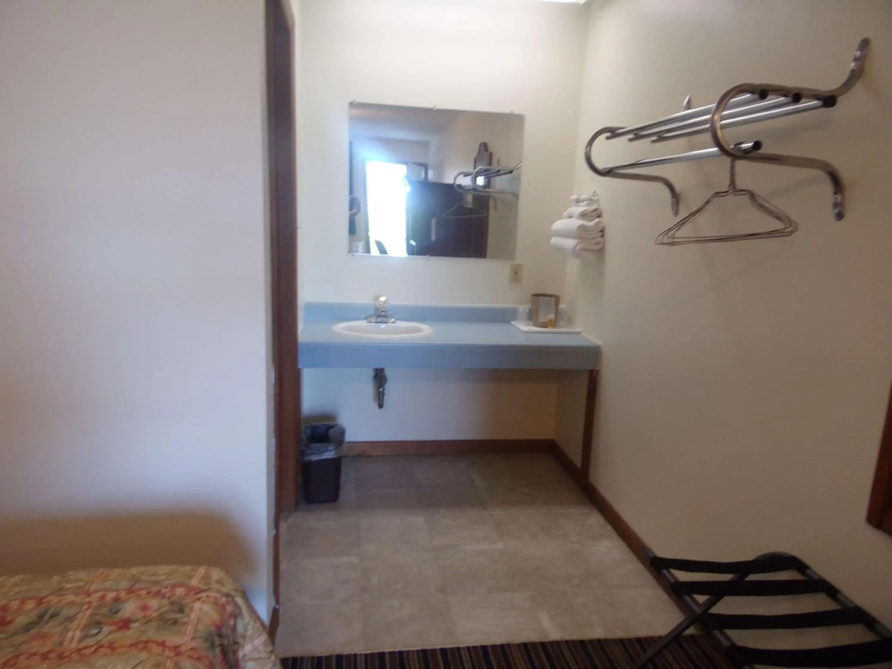 Photo of the whole room in Huggy Bear Motel - Warren Photo of the whole room in Huggy Bear Motel - Warren