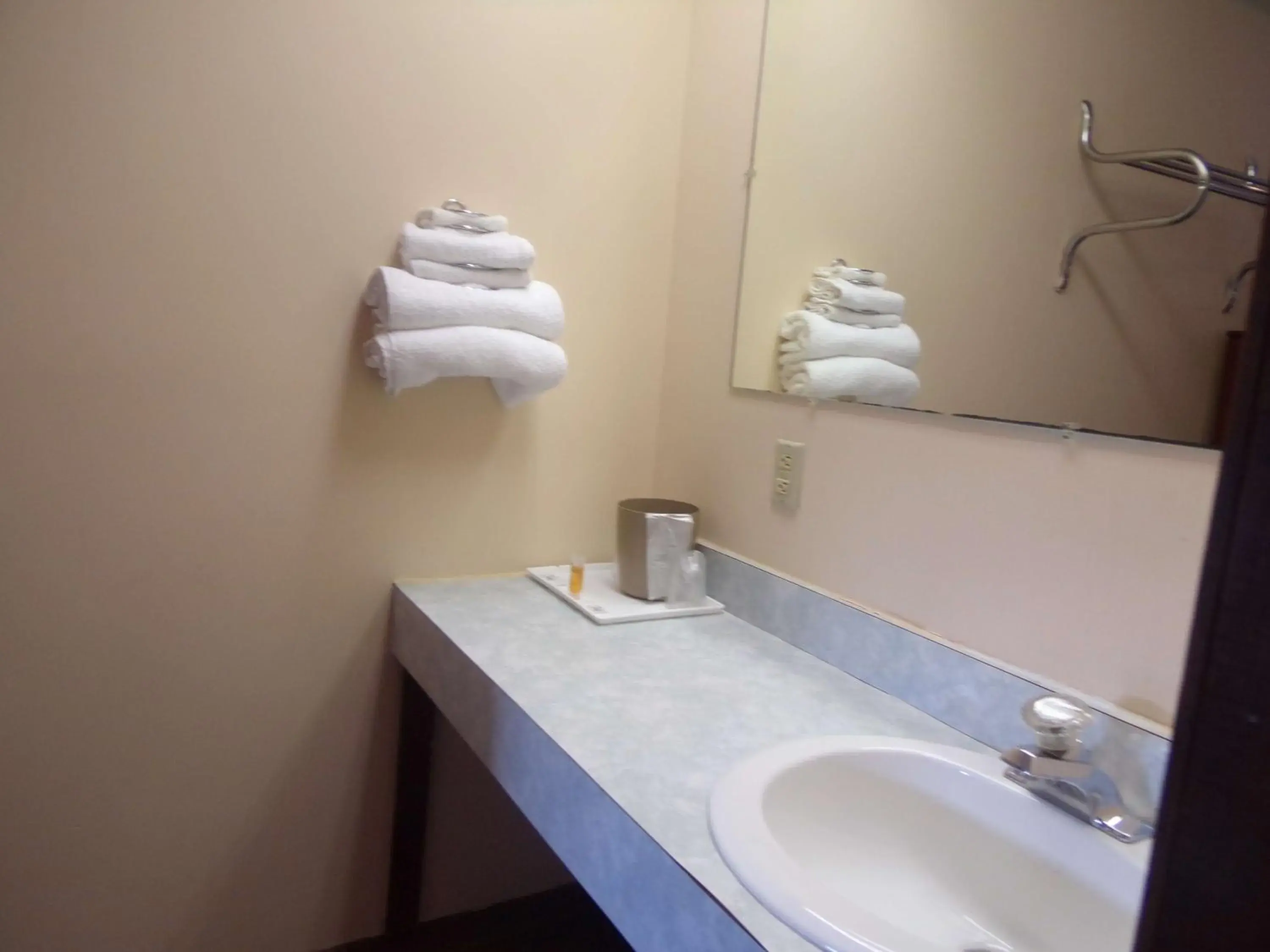 Photo of the whole room in Huggy Bear Motel - Warren Photo of the whole room in Huggy Bear Motel - Warren