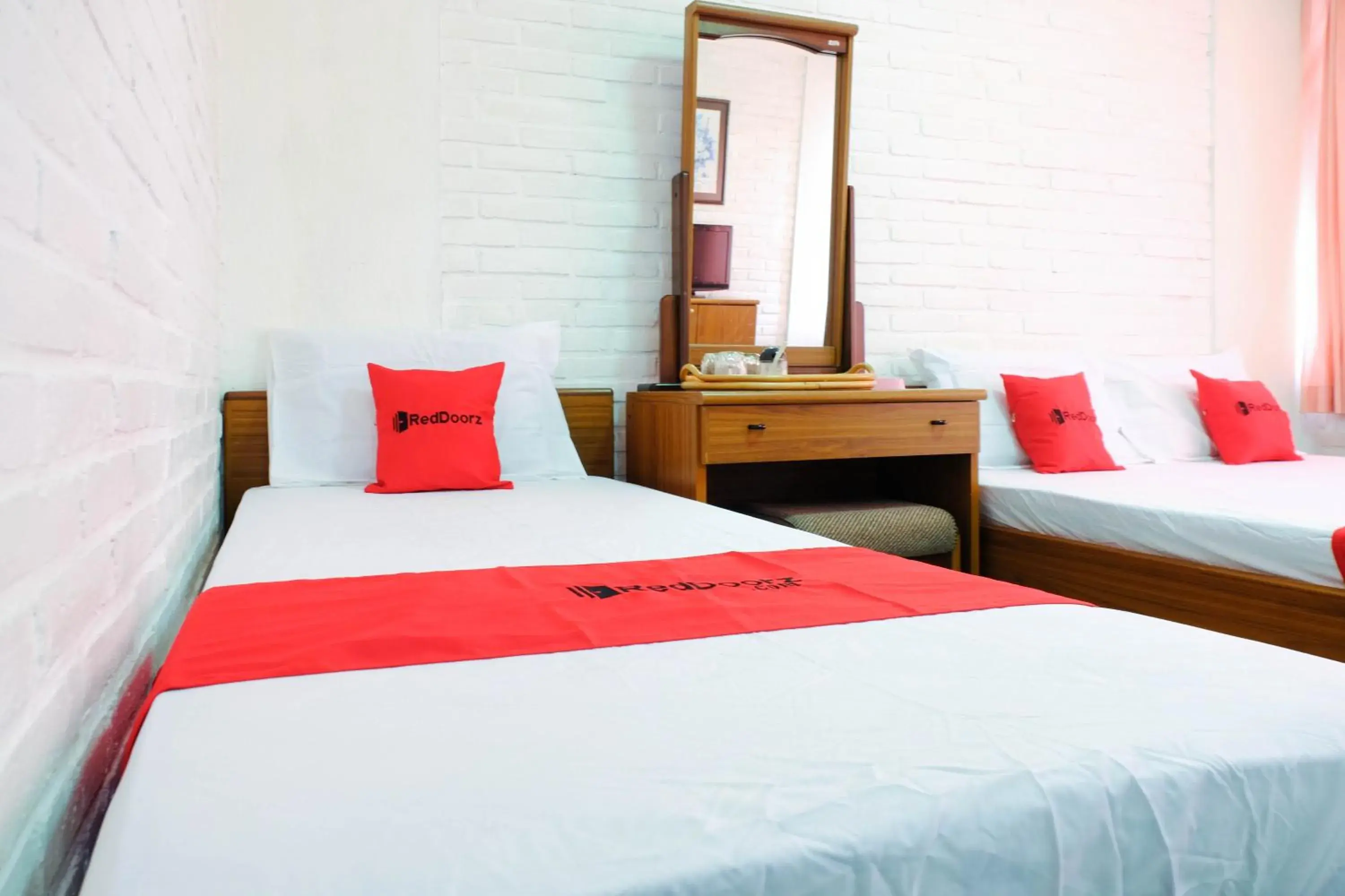 Bed in RedDoorz Syariah near Kopeng Treetop Adventure Bed in RedDoorz Syariah near Kopeng Treetop Adventure