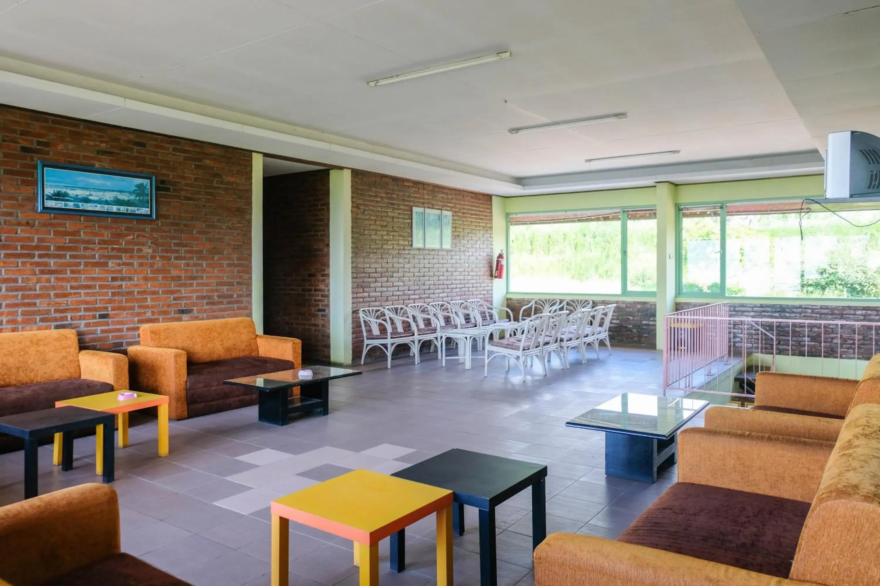 Restaurant/places to eat in RedDoorz Syariah near Kopeng Treetop Adventure Restaurant/places to eat in RedDoorz Syariah near Kopeng Treetop Adventure