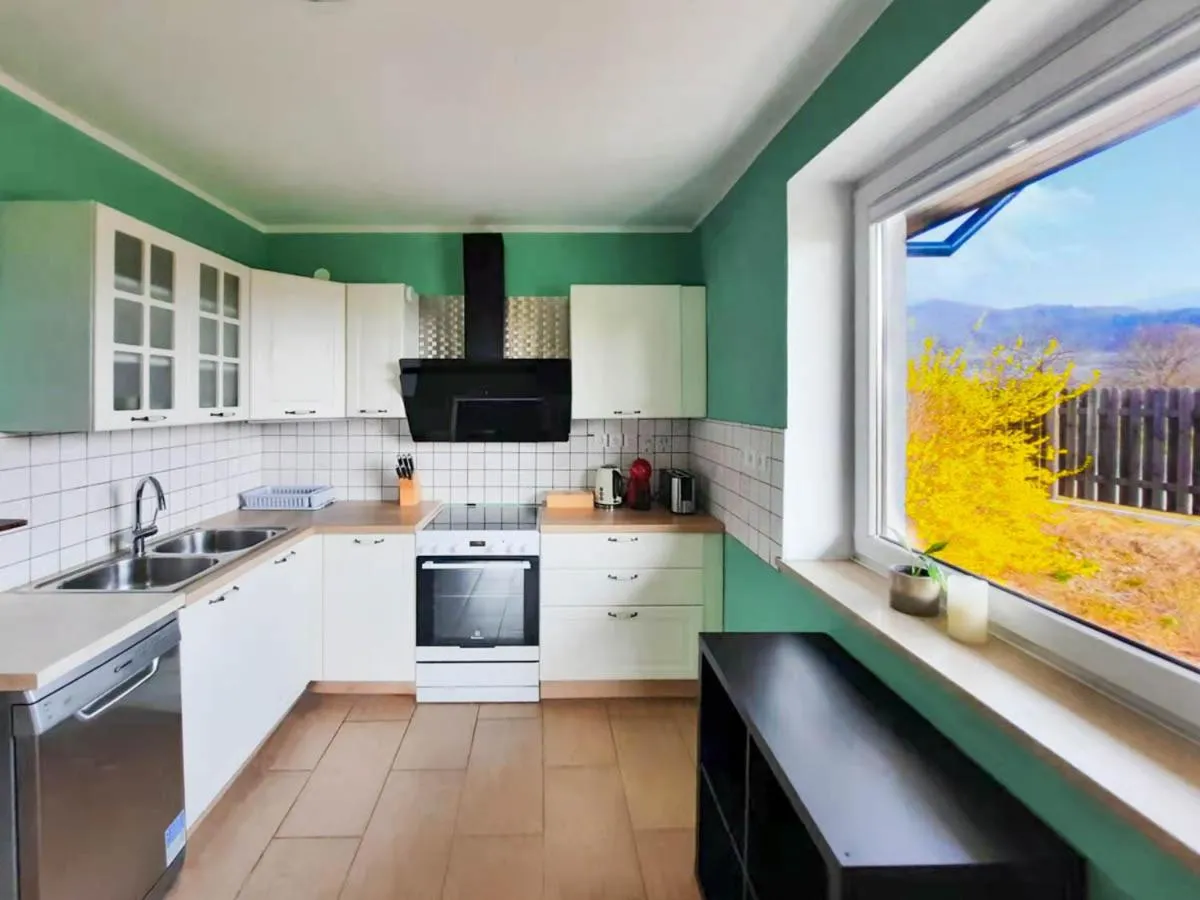 Deerwood Holiday Cozy Retreat 2br Apartment with Stunning Castle Views