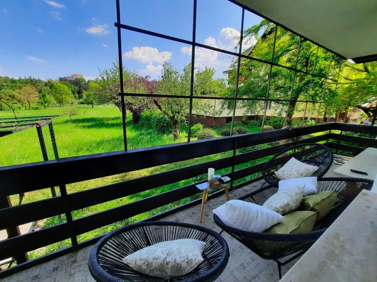 Deerwood Holiday Cozy Retreat 2br Apartment with Stunning Castle Views