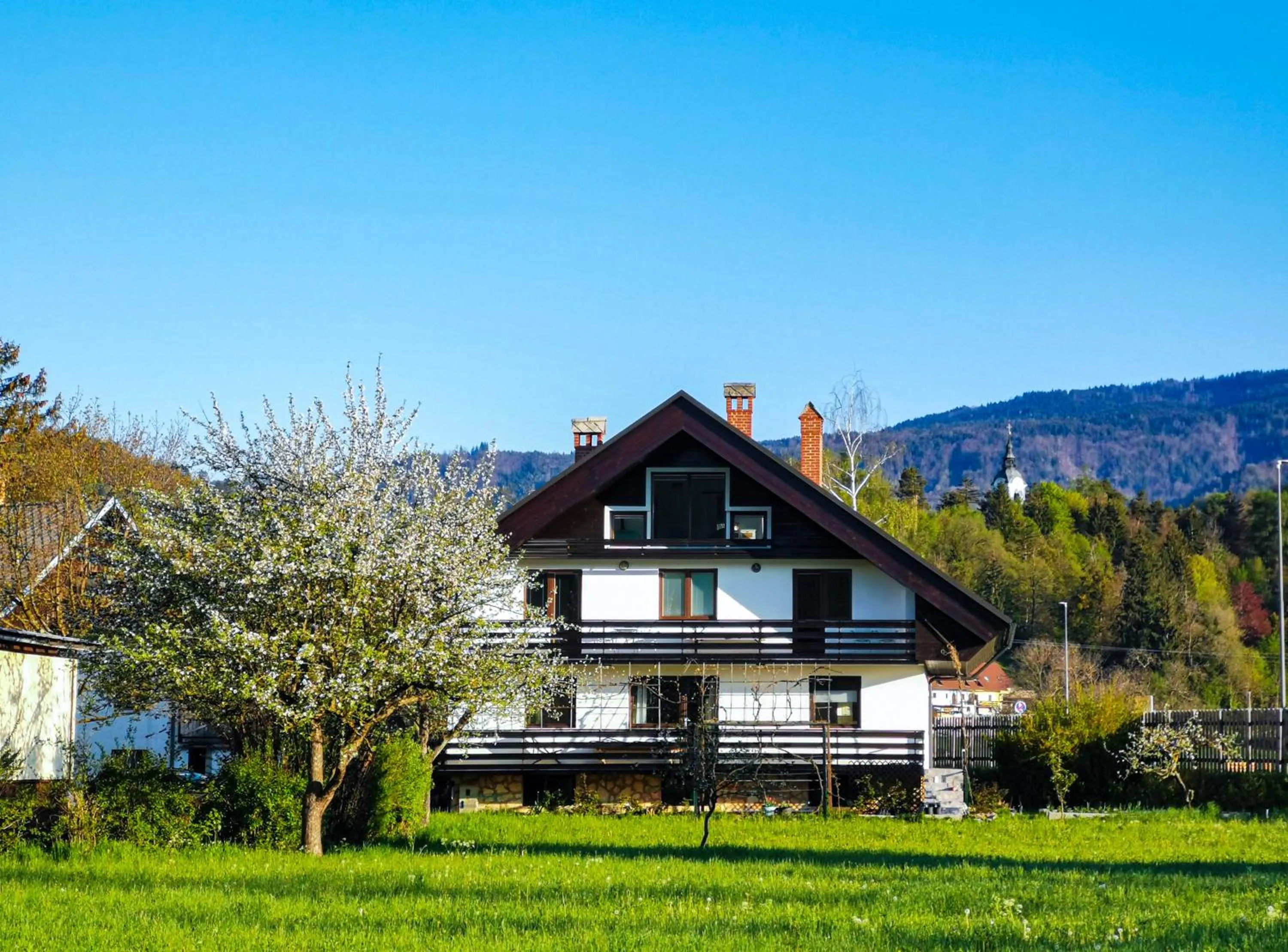 Deerwood Holiday Cozy Retreat 2br Apartment with Stunning Castle Views