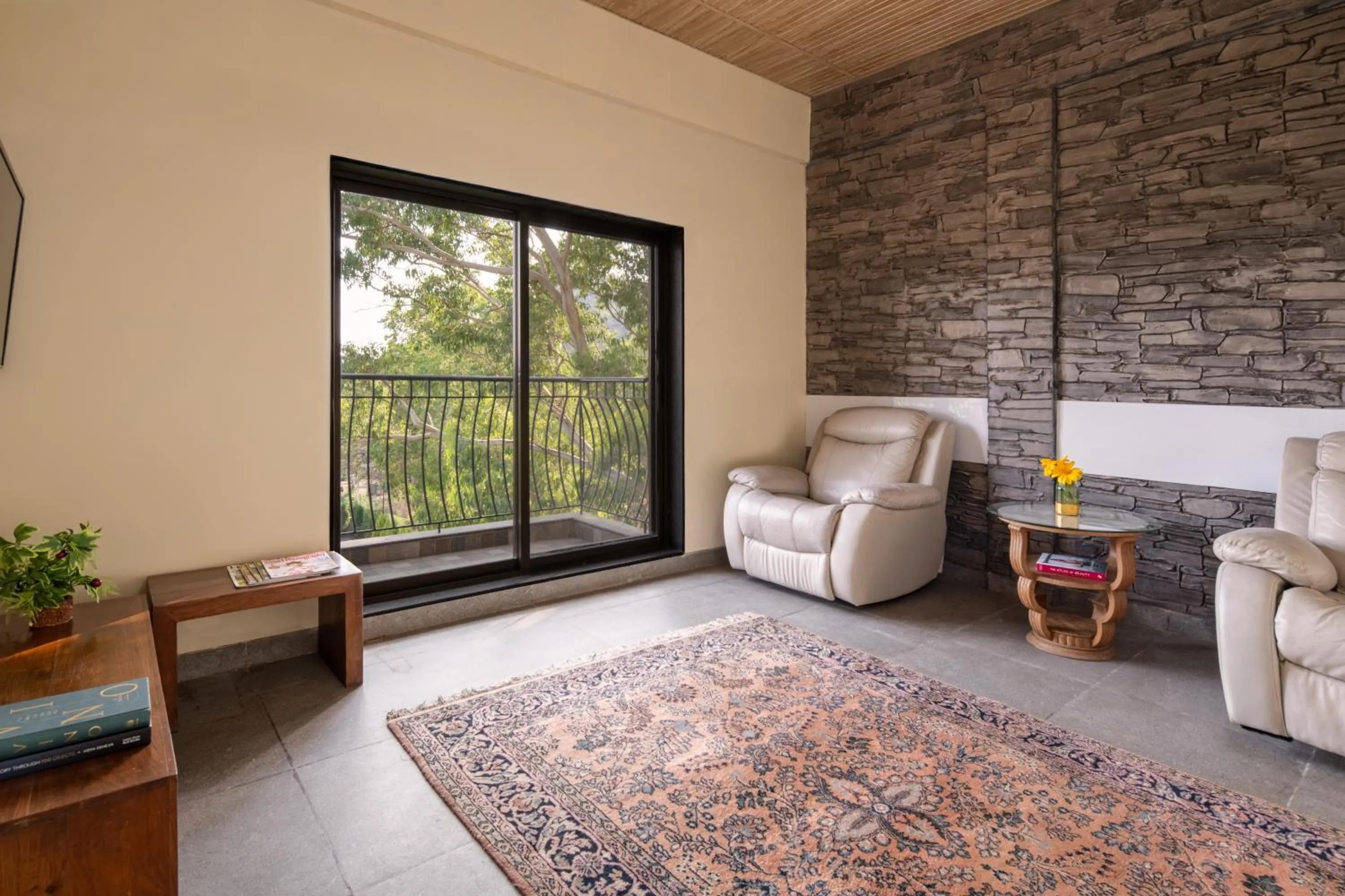 Living room in The Summer House, Pachmarhi - AM Hotel Kollection