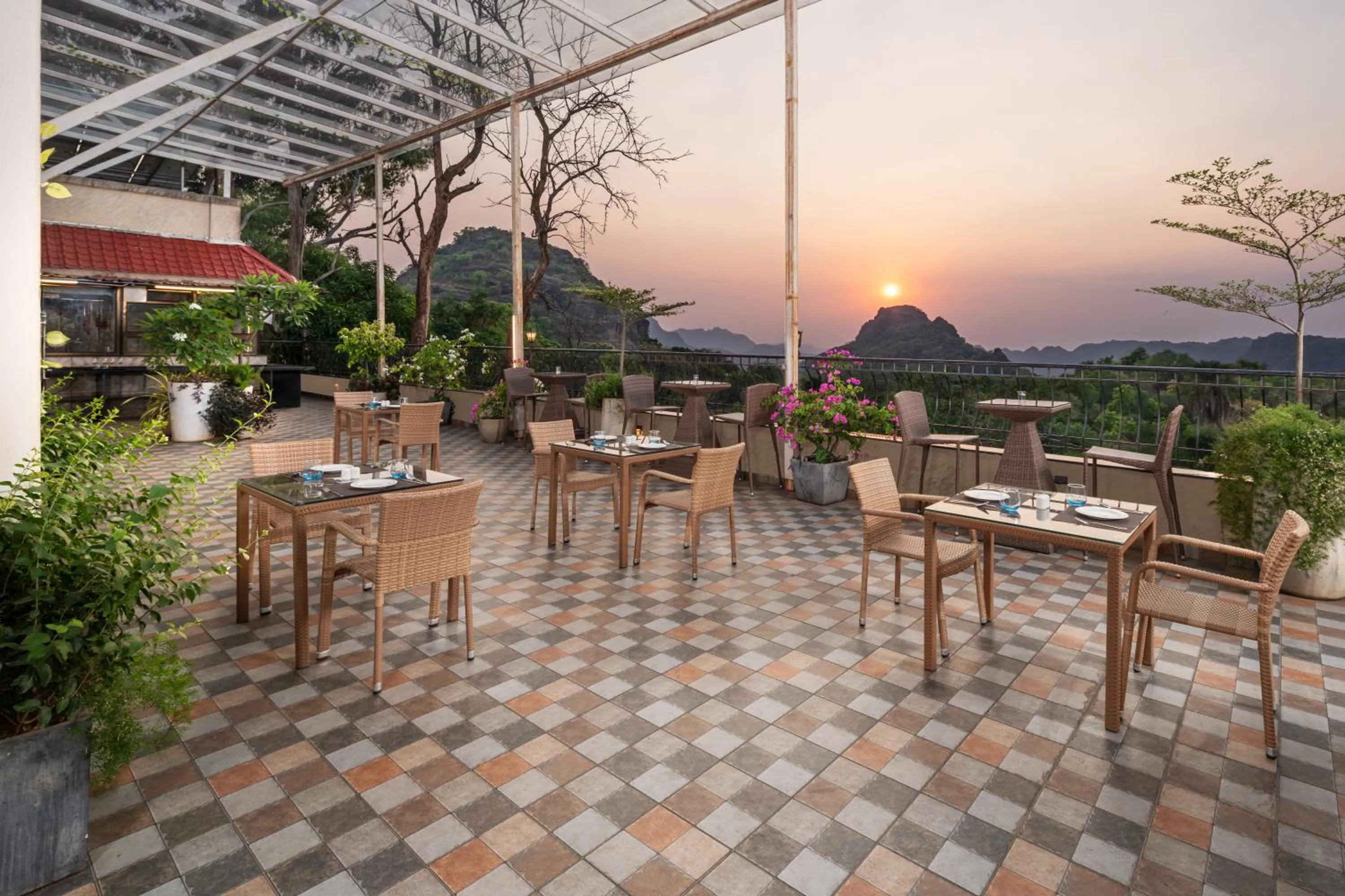 Restaurant/places to eat in The Summer House, Pachmarhi - AM Hotel Kollection