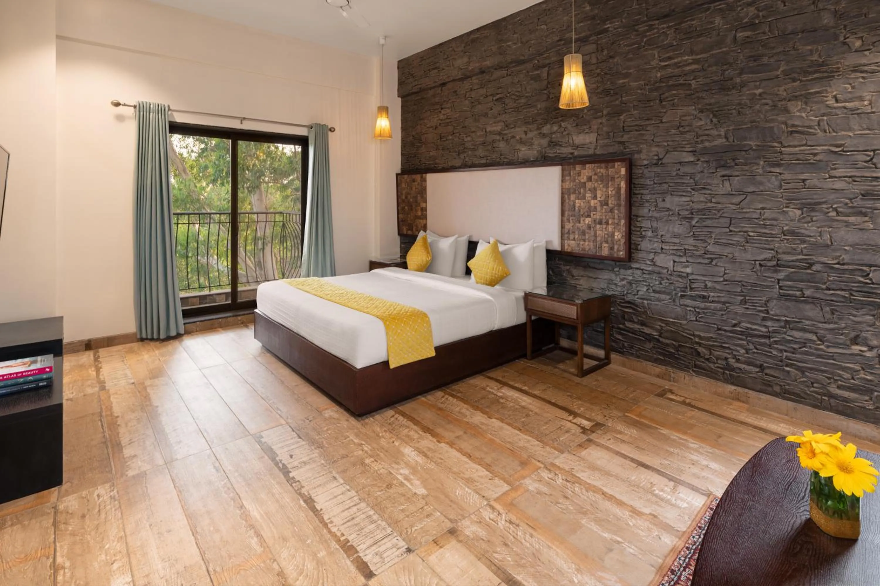 Bed in The Summer House, Pachmarhi - AM Hotel Kollection