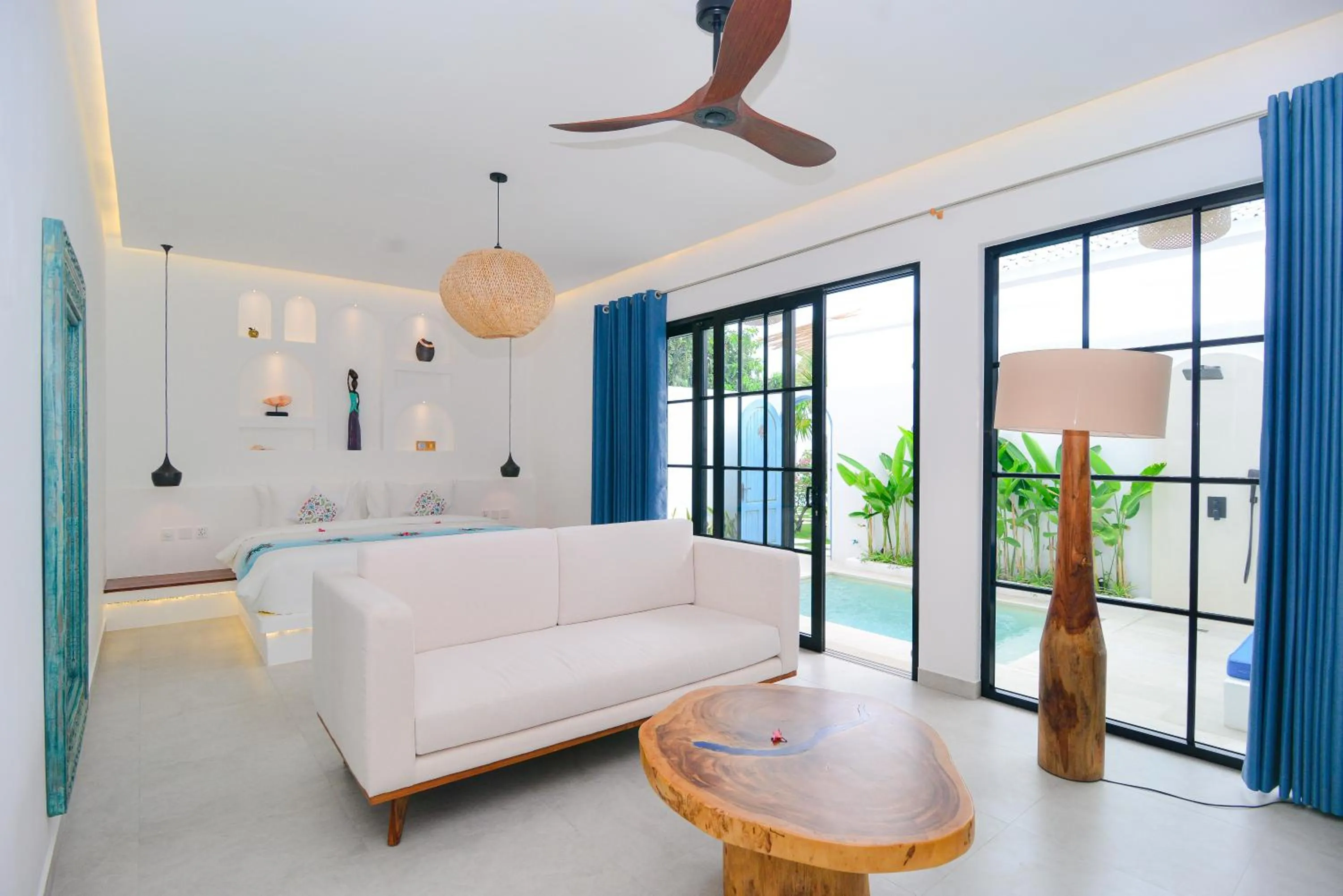 Living room, Bed in The Koho Air Hotel