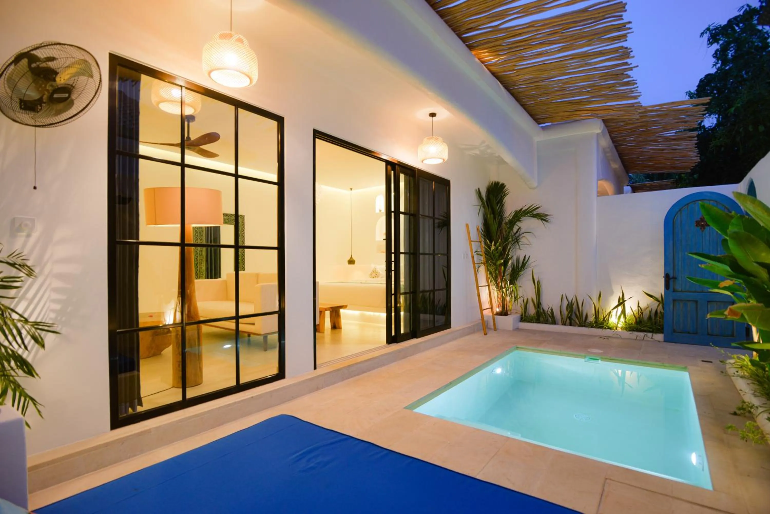 Night in The Koho Air Hotel