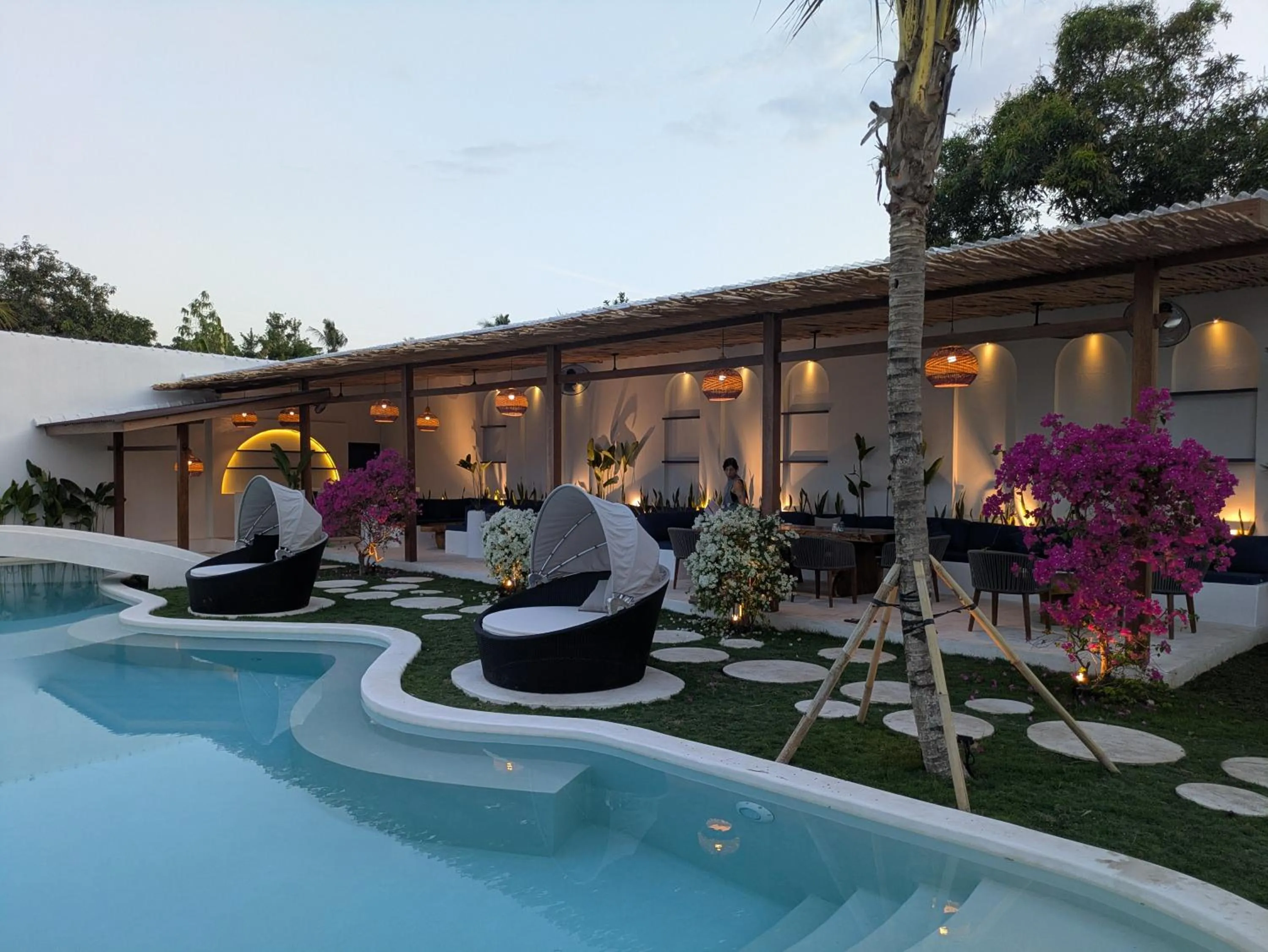 Restaurant/places to eat in The Koho Air Hotel