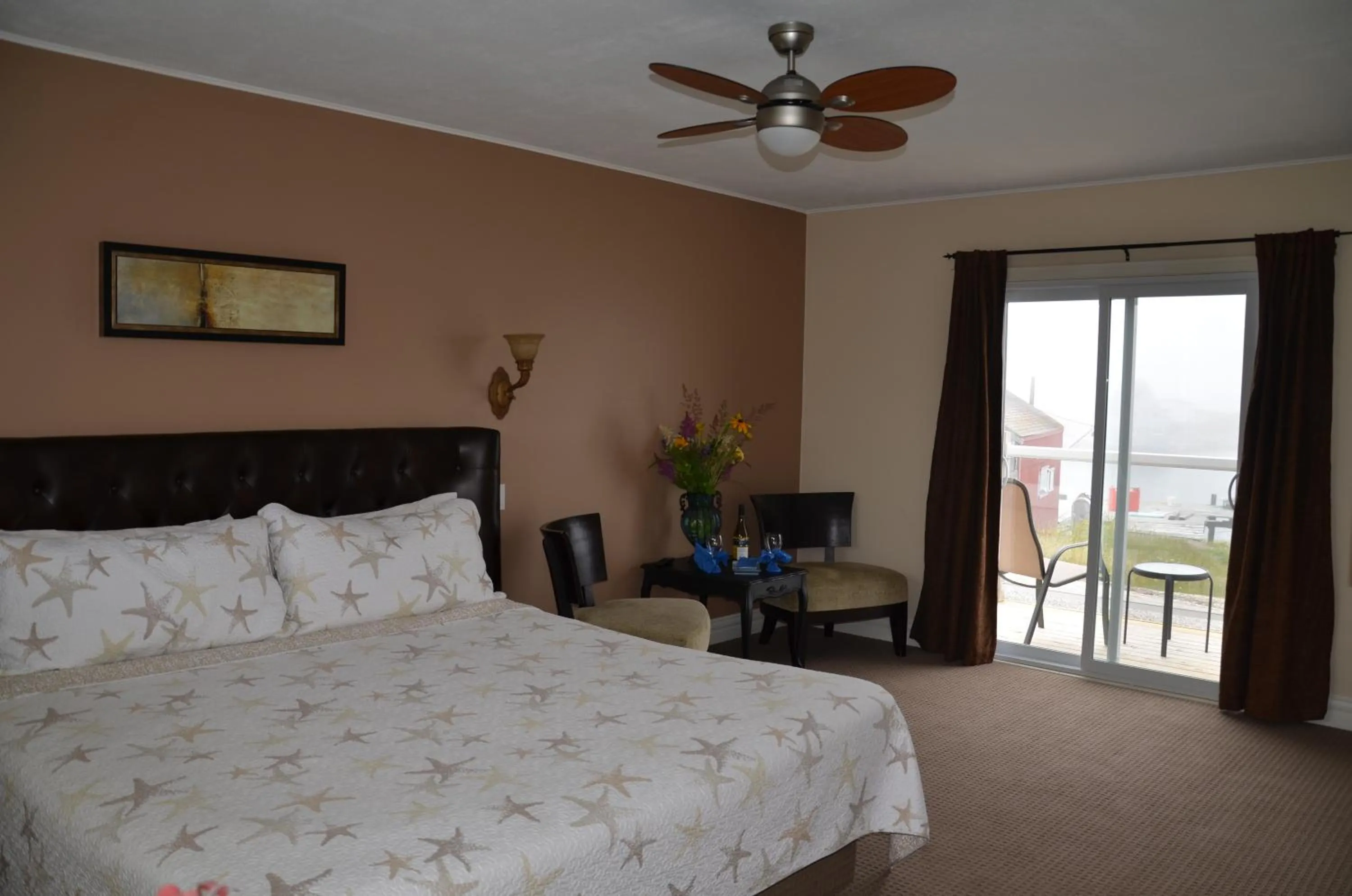 Bed in Clifty Cove Motel