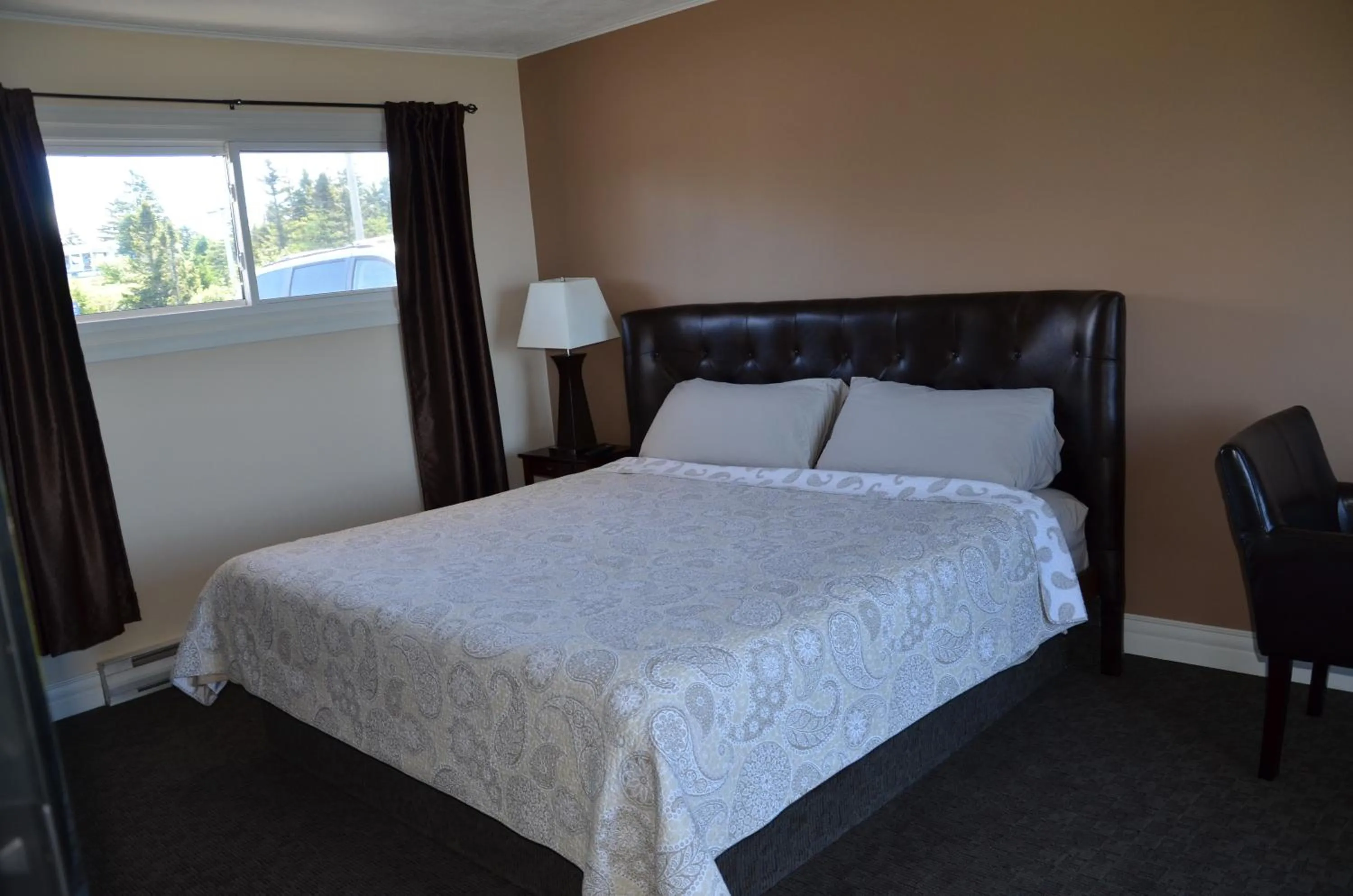 Bed in Clifty Cove Motel