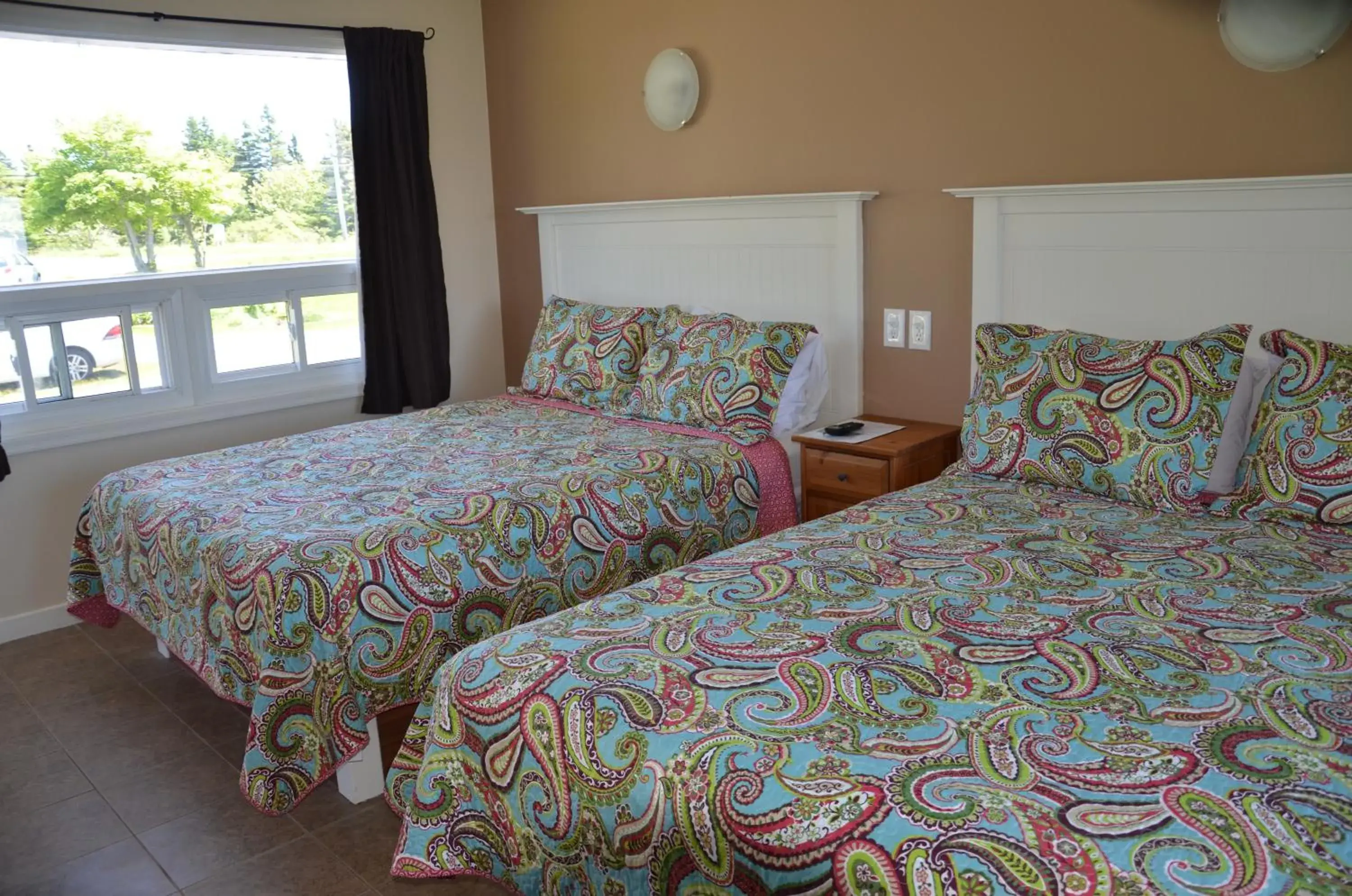 Queen Room with Two Queen Beds in Clifty Cove Motel Queen Room with Two Queen Beds in Clifty Cove Motel