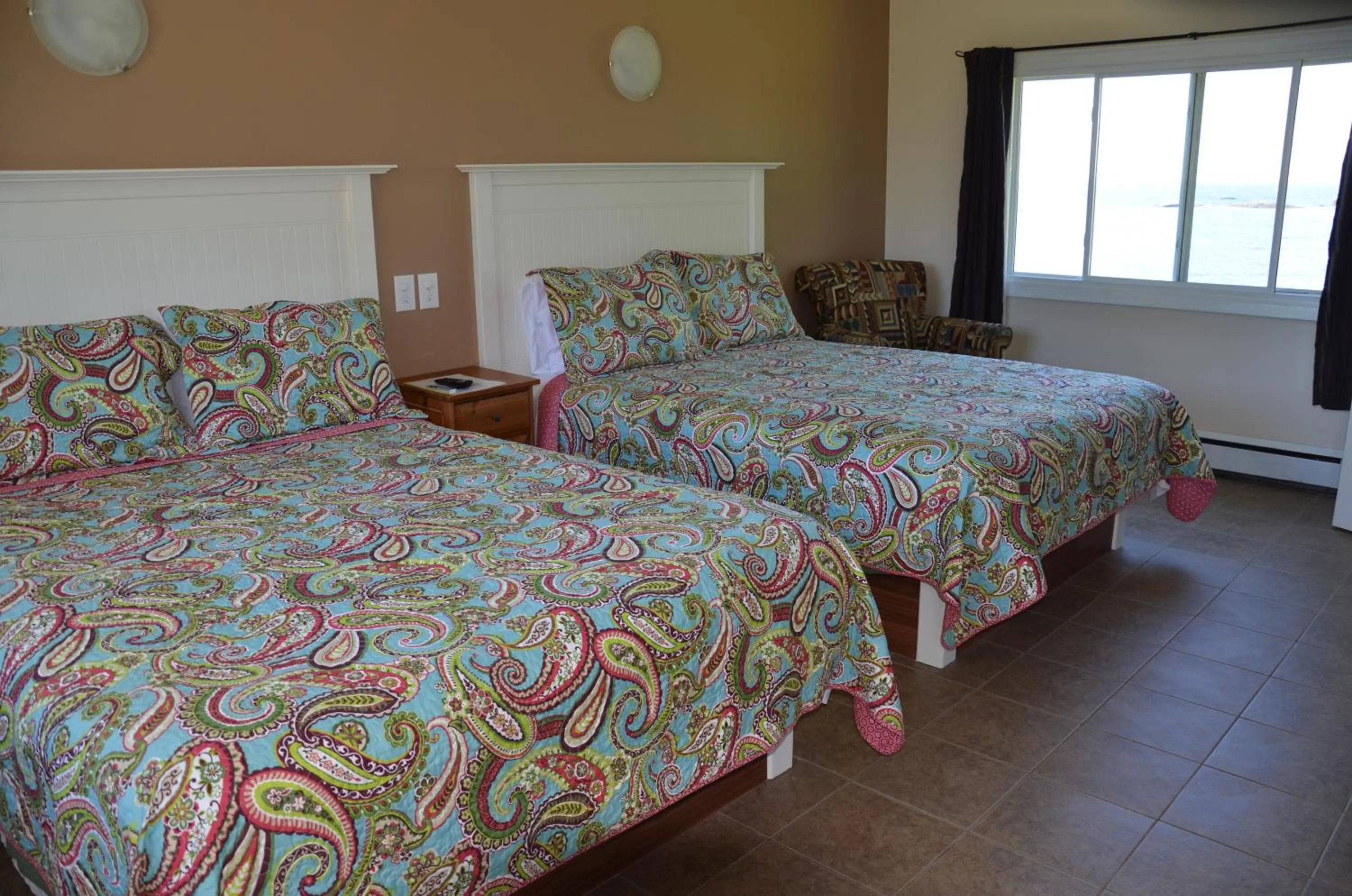 Bed in Clifty Cove Motel