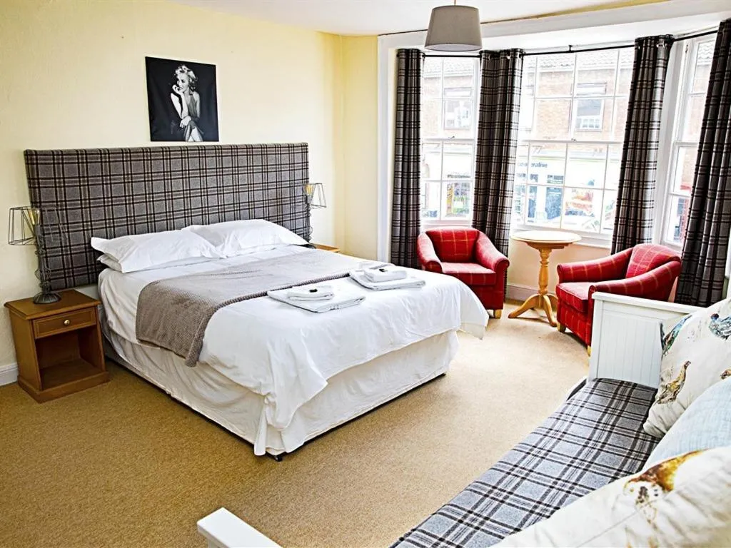 Bedroom, Bed in The White Bear