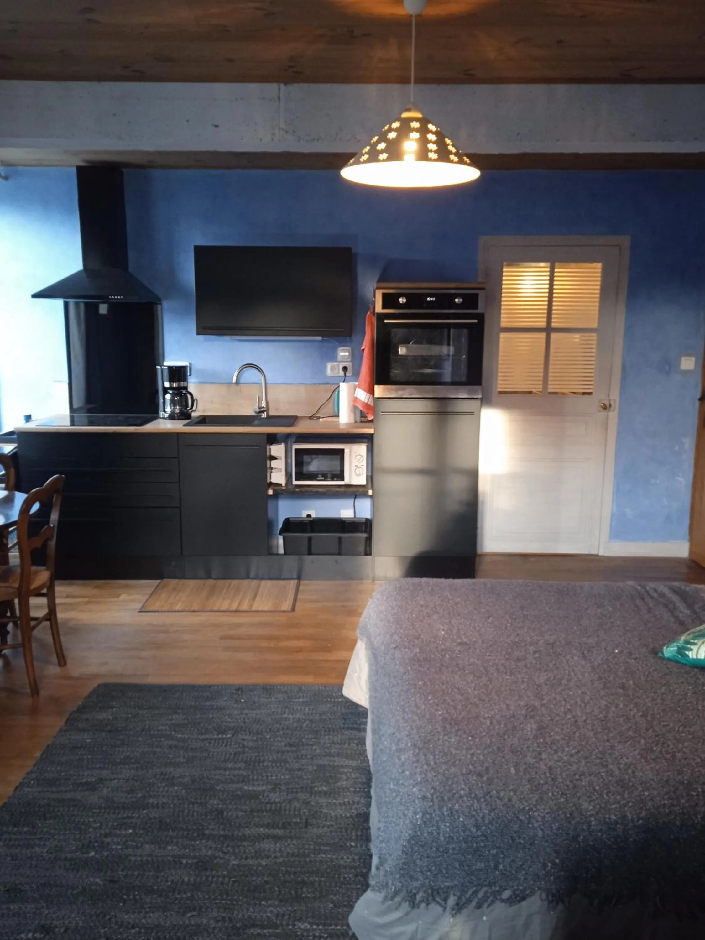 Kitchen or kitchenette in La maison des archers