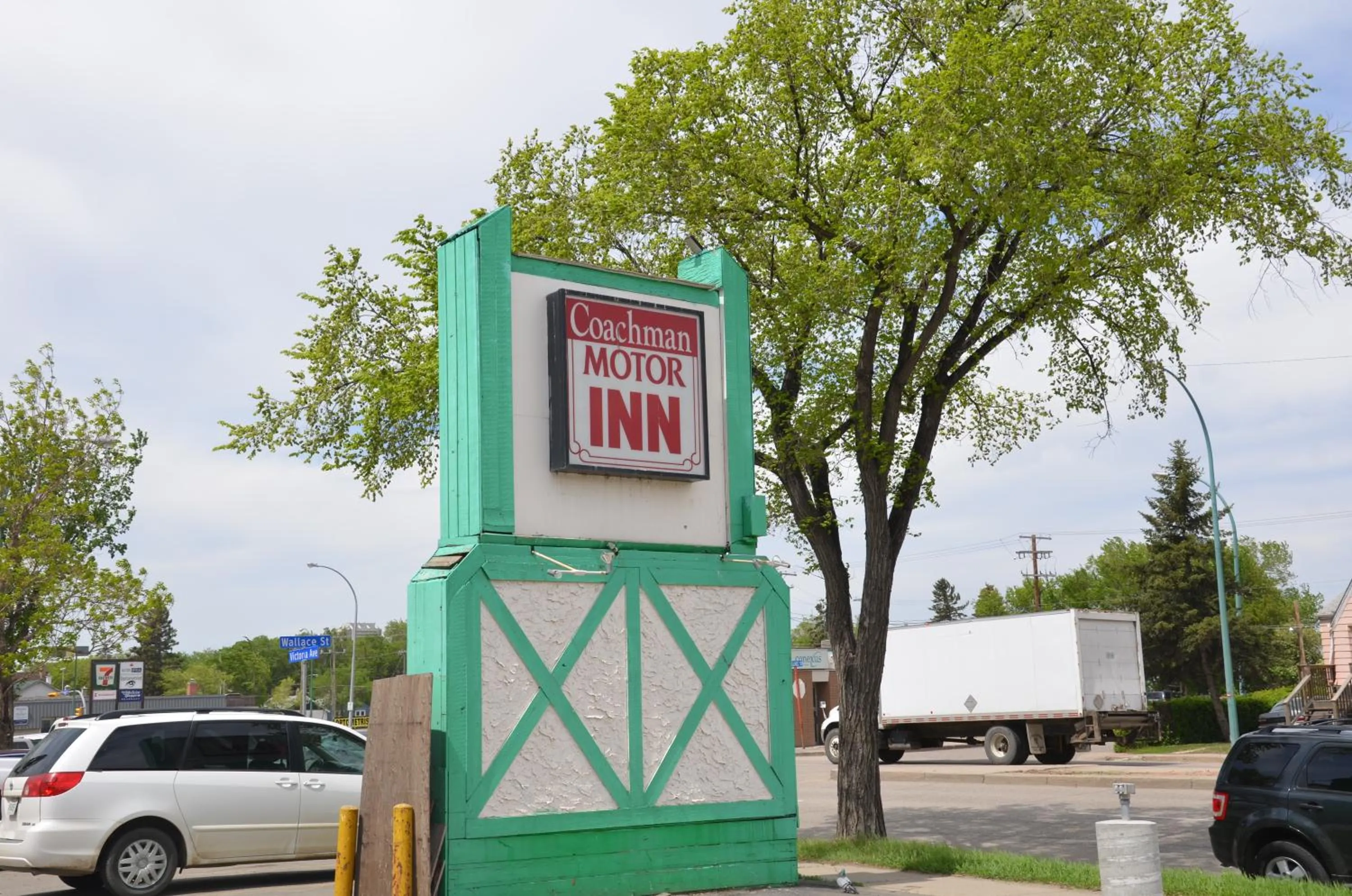 Facade/entrance in Coachman Inn