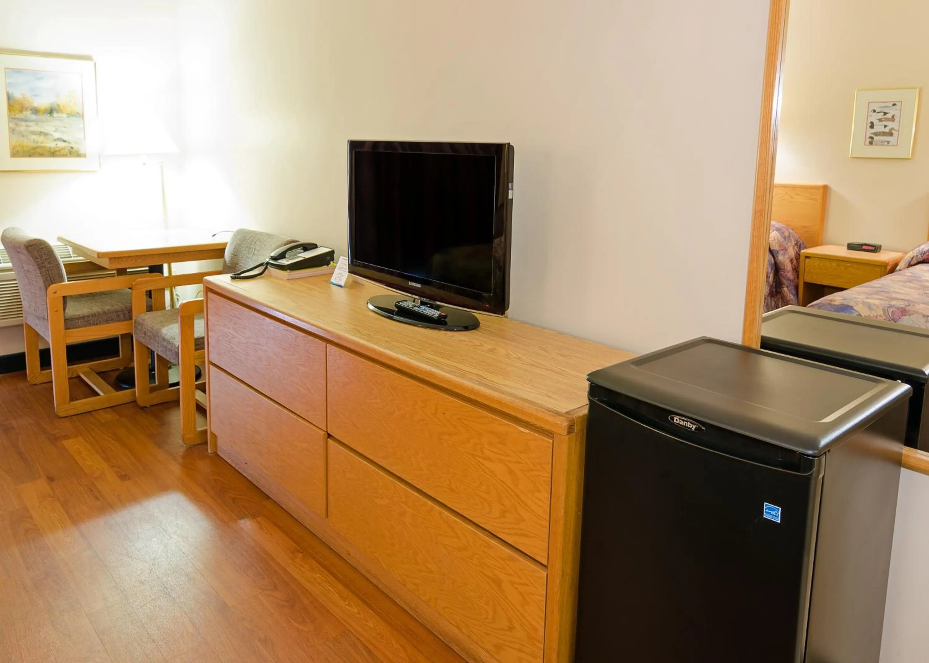 TV and multimedia in Coastal Inn Sackville