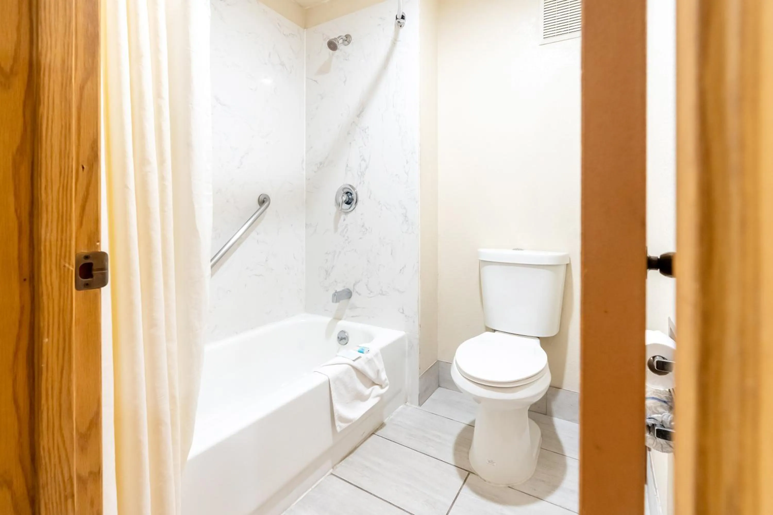 Bathroom in Budget Inn Corcoran Near Tulare CA 43