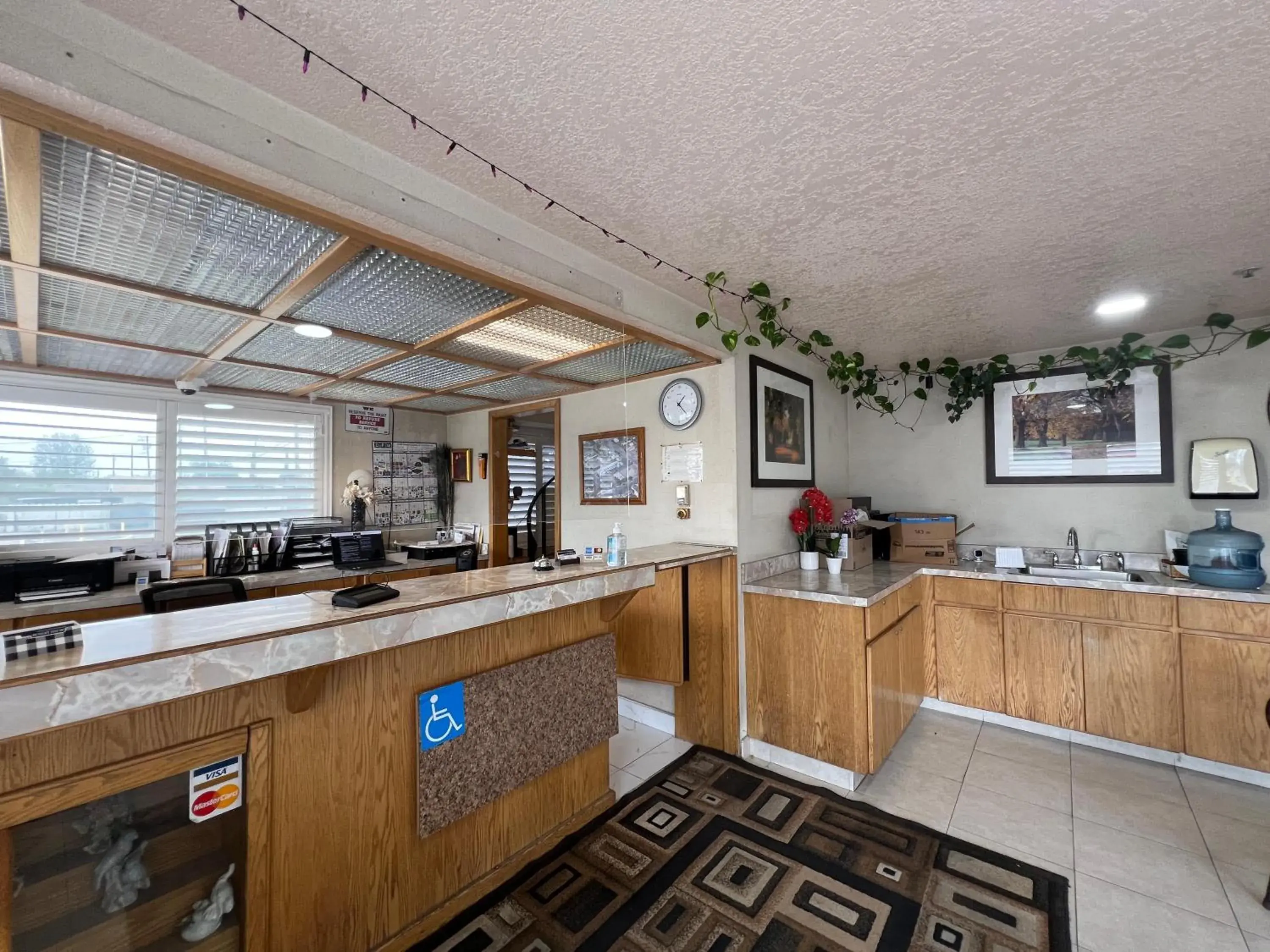 Lobby or reception in Budget Inn Corcoran Near Tulare CA 43 Lobby or reception in Budget Inn Corcoran Near Tulare CA 43