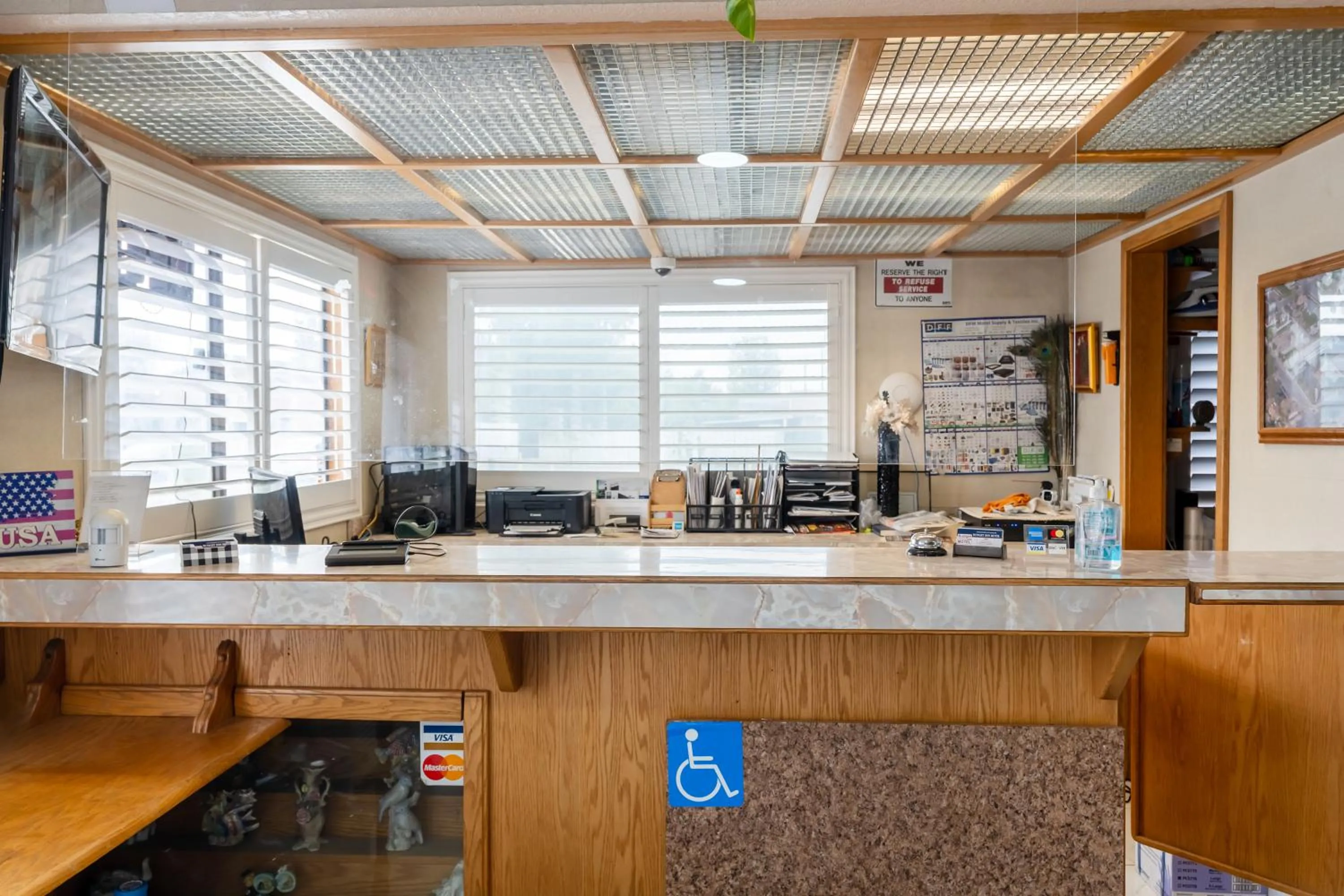 Lobby or reception in Budget Inn Corcoran Near Tulare CA 43