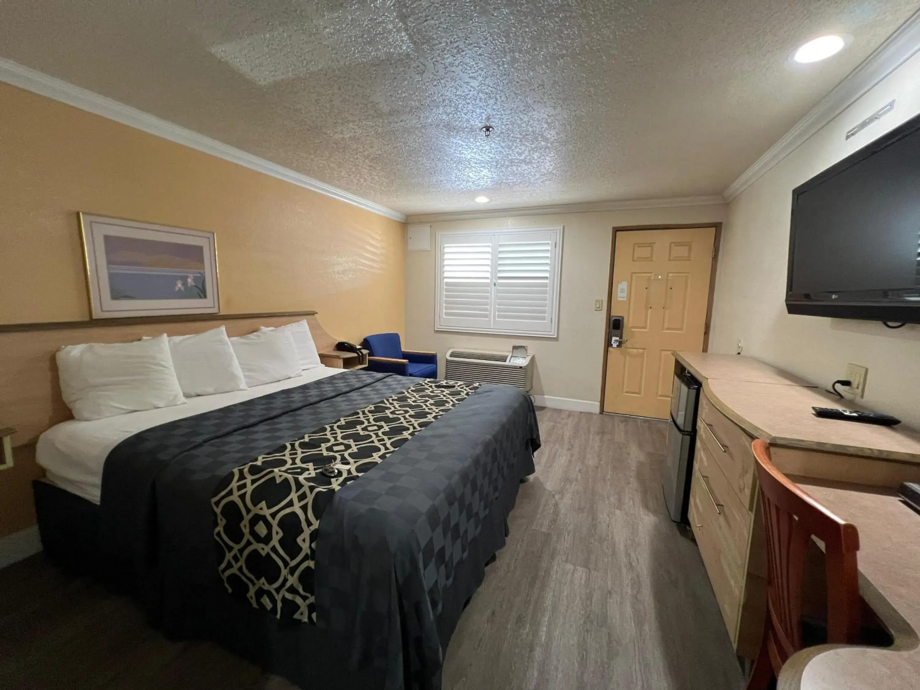 Bedroom, Bed in Budget Inn Corcoran Near Tulare CA 43 Bedroom, Bed in Budget Inn Corcoran Near Tulare CA 43