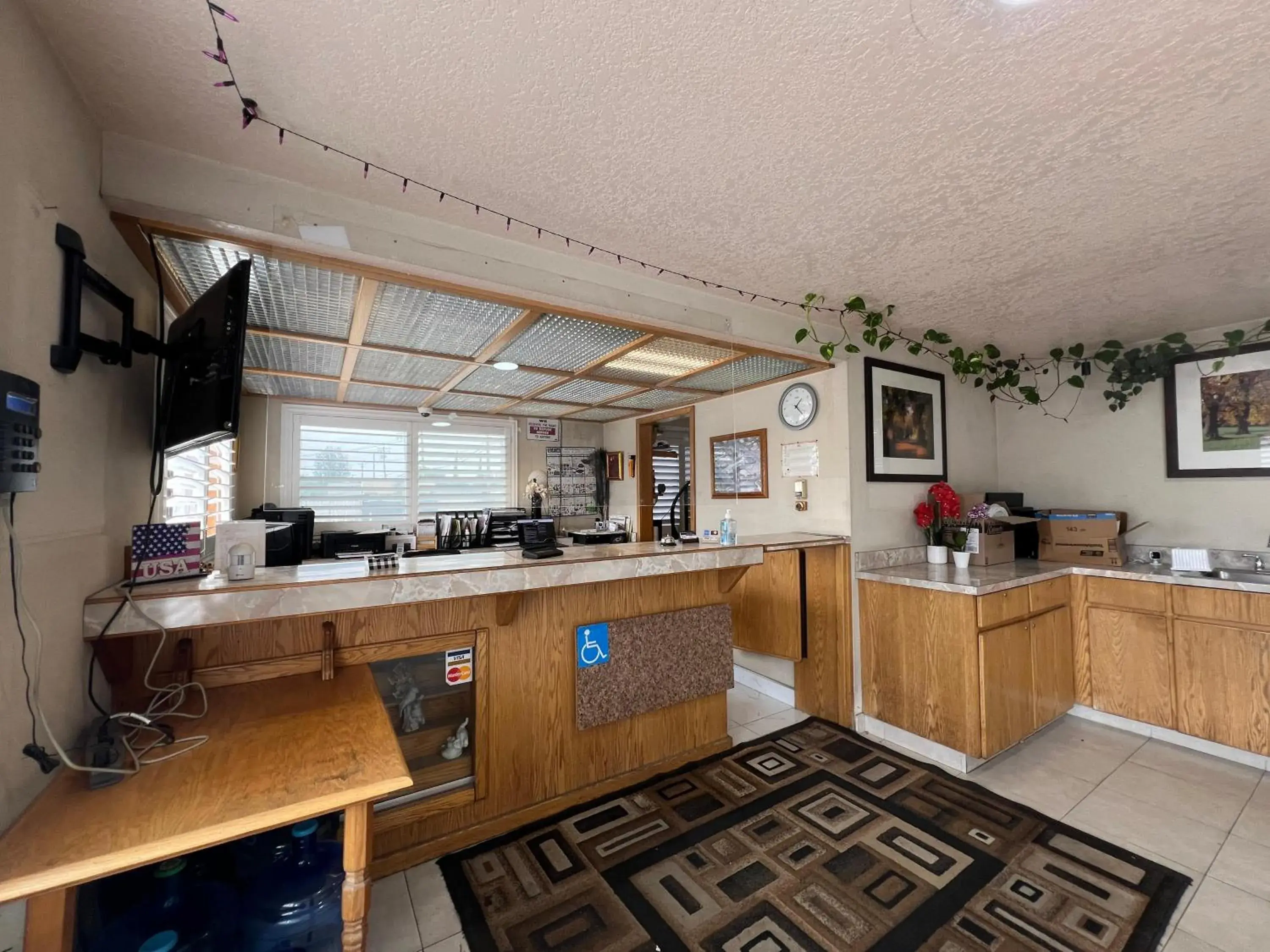 Lobby or reception in Budget Inn Corcoran Near Tulare CA 43 Lobby or reception in Budget Inn Corcoran Near Tulare CA 43