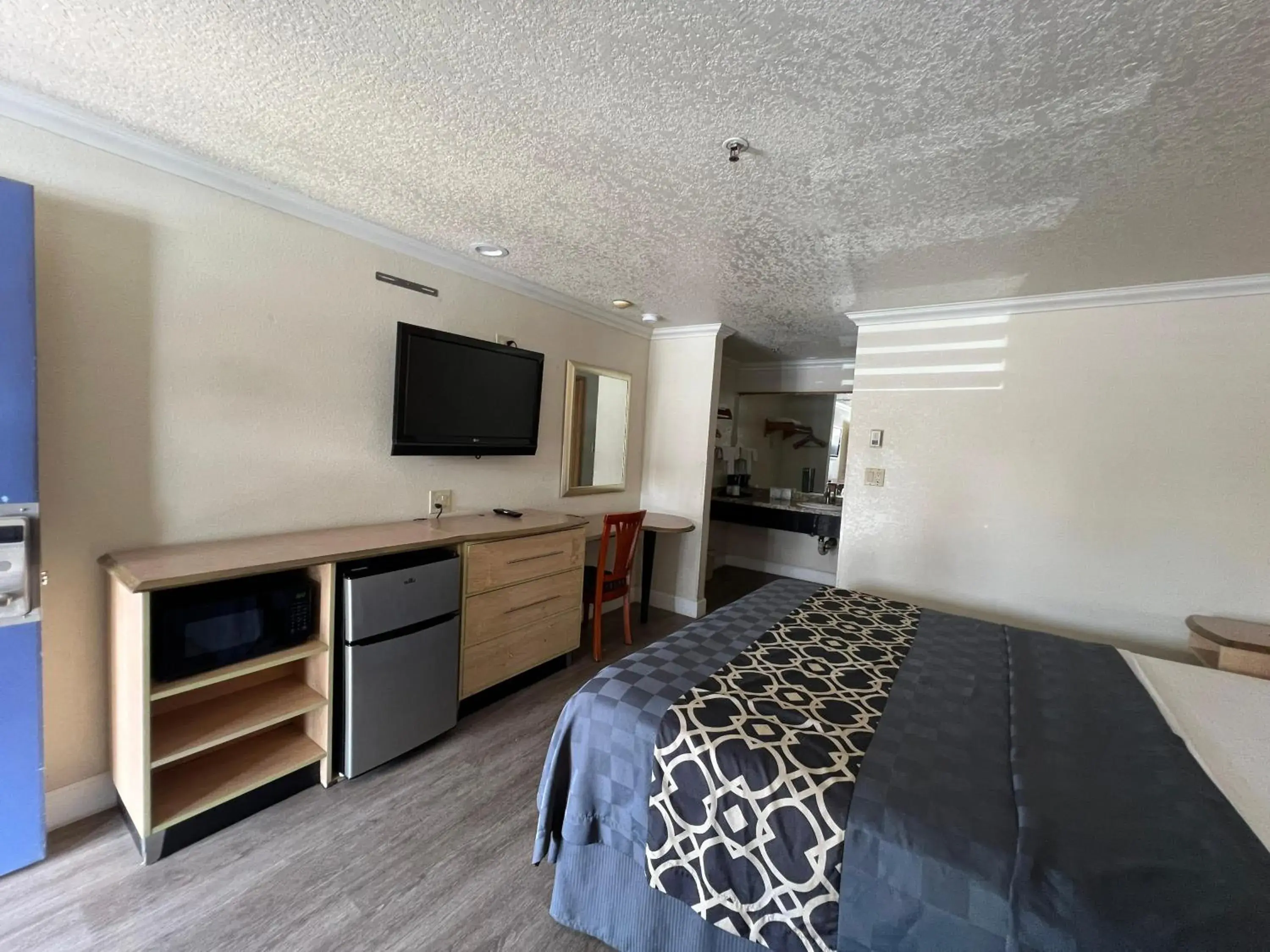 Bedroom, Bed in Budget Inn Corcoran Near Tulare CA 43 Bedroom, Bed in Budget Inn Corcoran Near Tulare CA 43