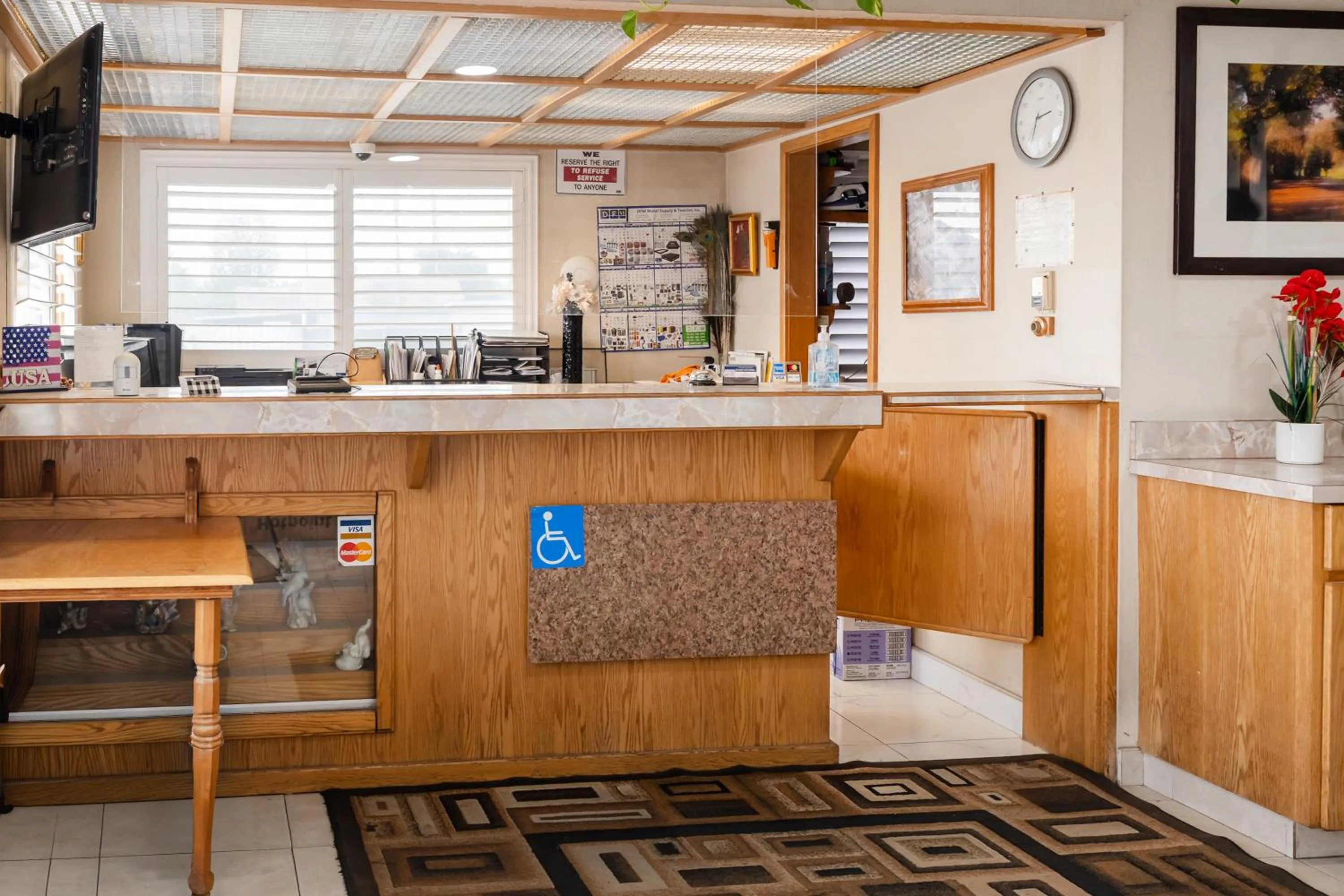 Lobby or reception in Budget Inn Corcoran Near Tulare CA 43