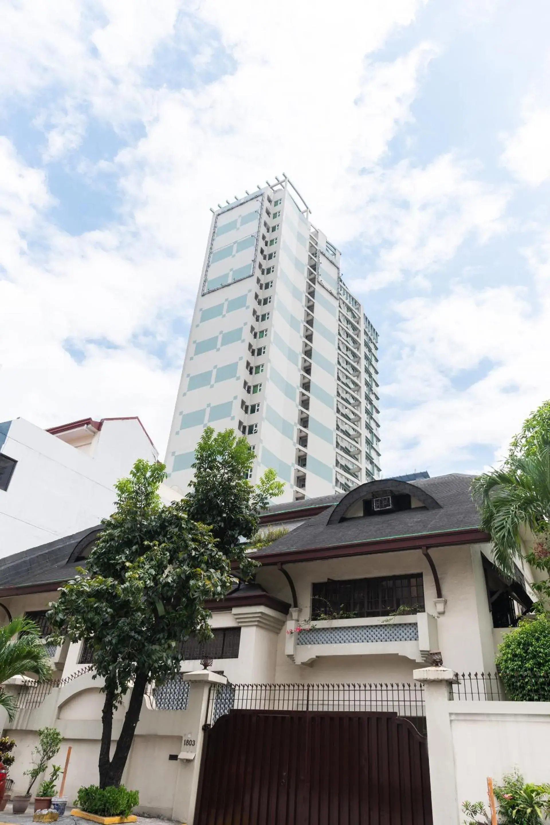 Facade/entrance in Bay Area Suites Manila Facade/entrance in Bay Area Suites Manila