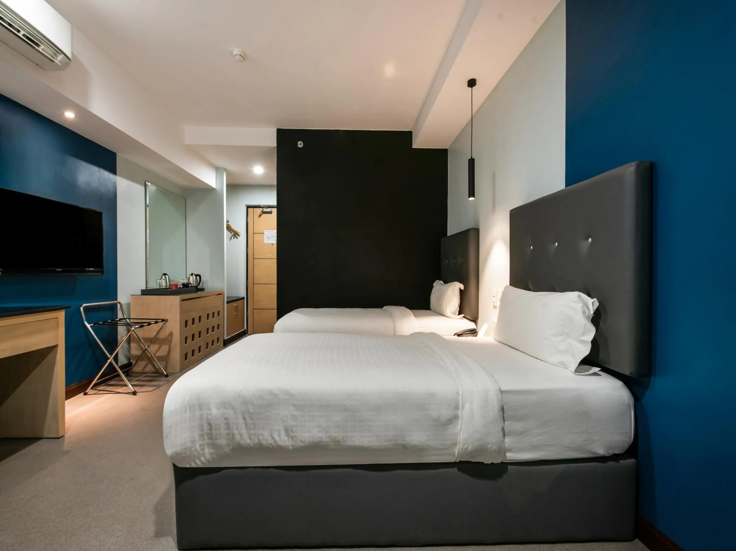 Bed in Bay Area Suites Manila