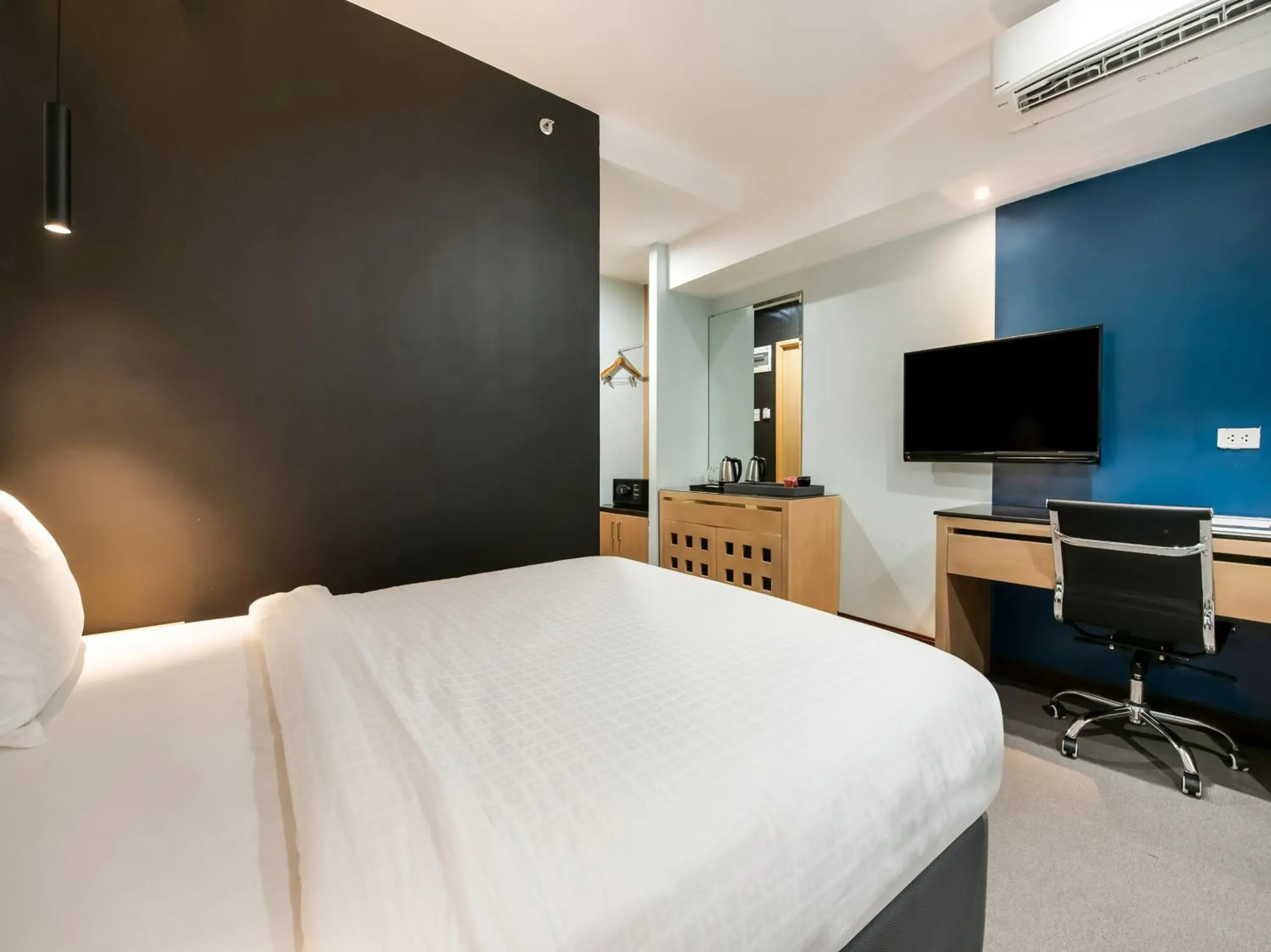 Bed in Bay Area Suites Manila Bed in Bay Area Suites Manila