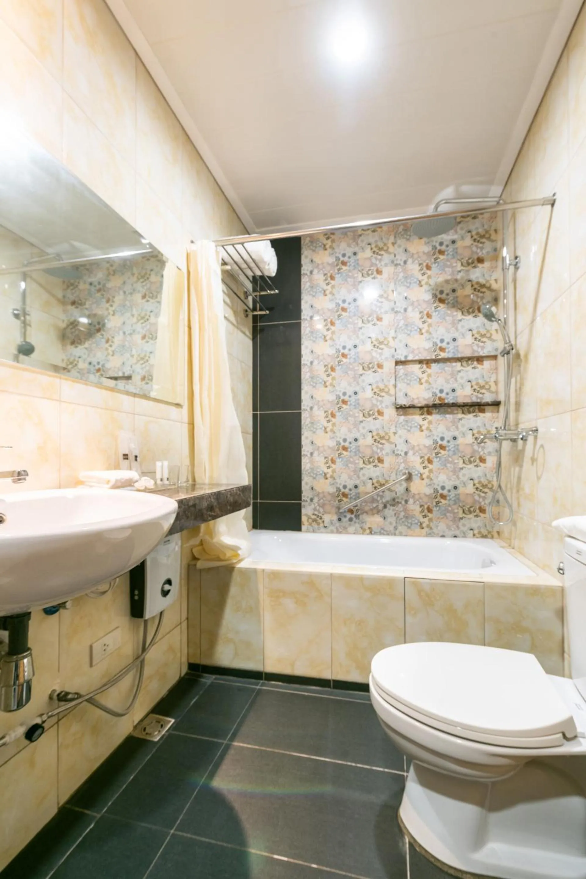 Bathroom in Bay Area Suites Manila