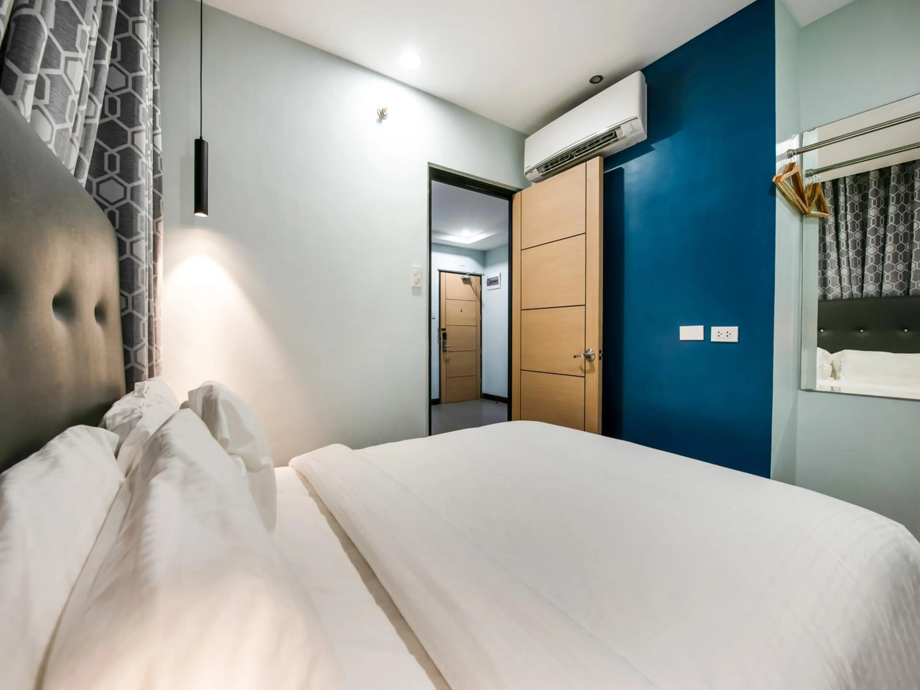 Bed in Bay Area Suites Manila