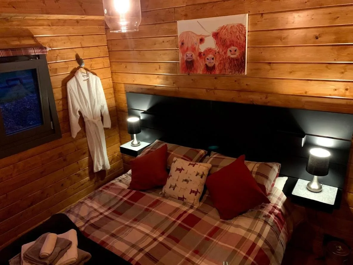 Bedroom, Bed in Long Wood Lodges