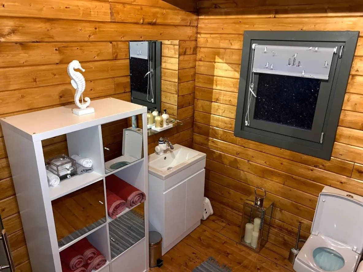 Toilet in Long Wood Lodges