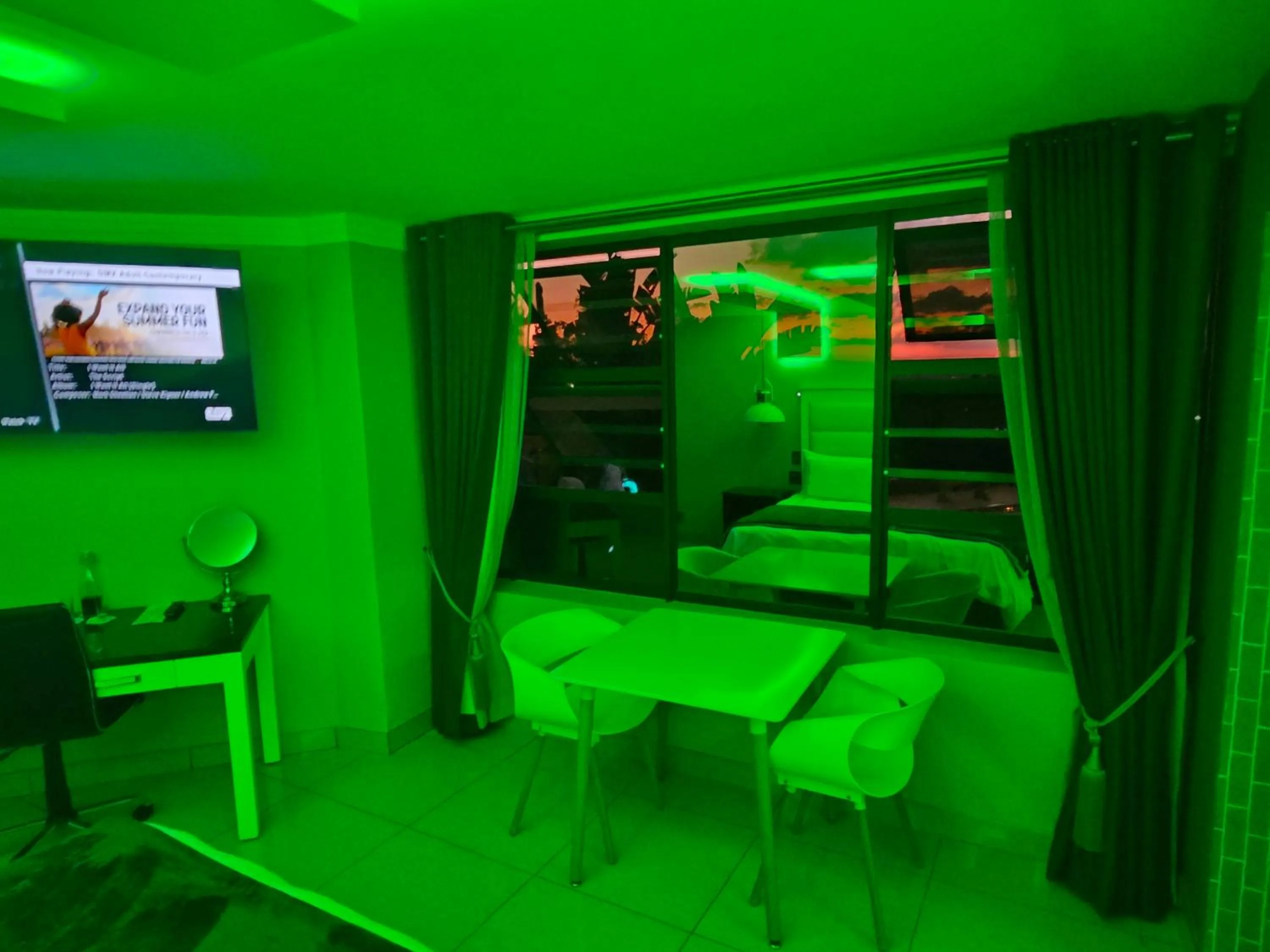 TV and multimedia in Weston Guest House Krugersdorp